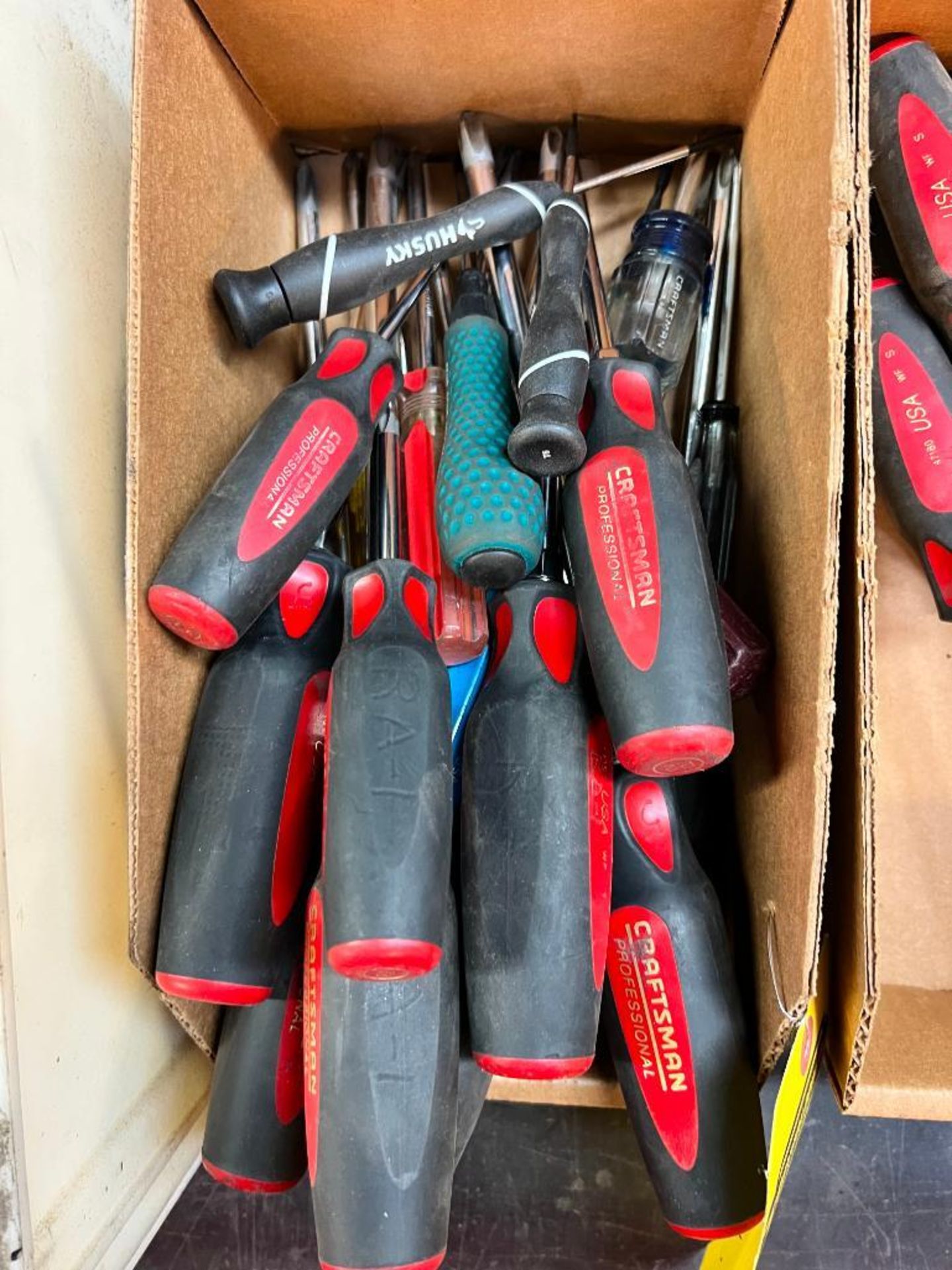 Assorted Size Phillips Head Screwdrivers - Image 2 of 3