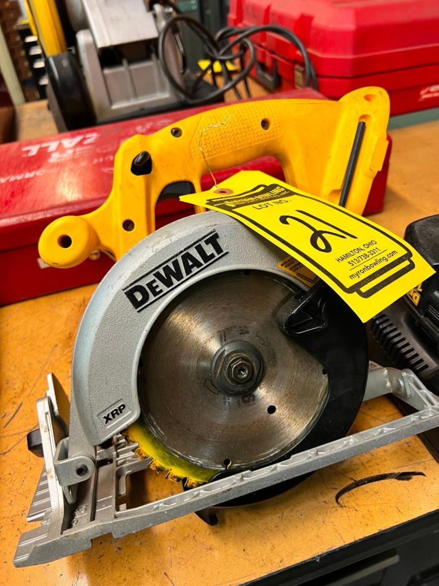 Dewalt 6-1/2" Cordless Circular Saw, Model DC390, w/ 18 V Battery & Charger - Image 2 of 3