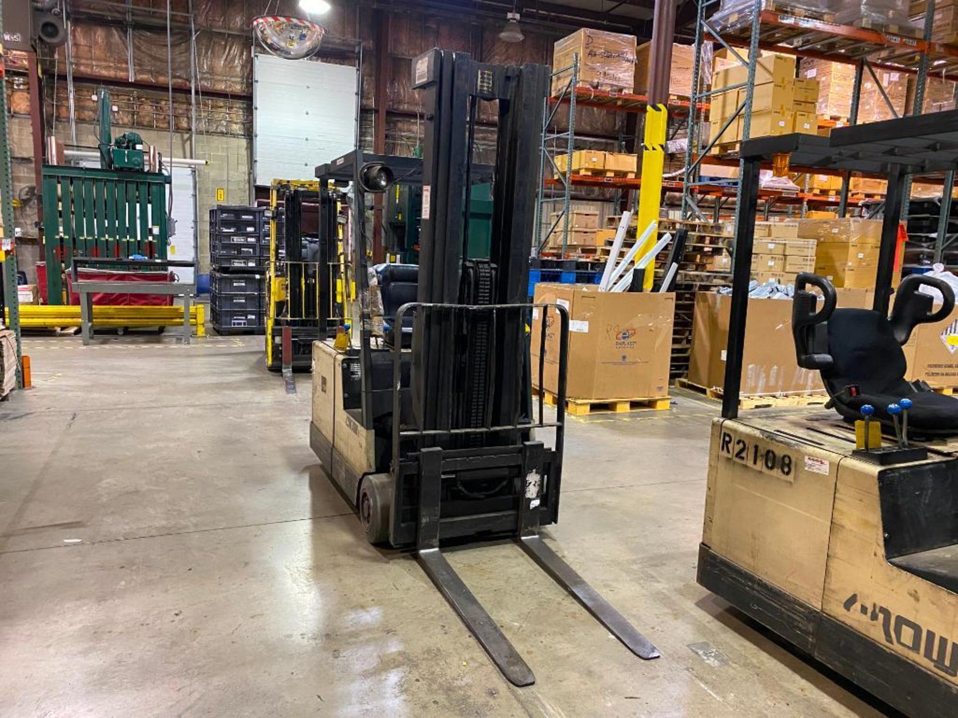 Crown 3,000-LB. Capacity Three Wheel Electric Forklift, S/N 1A174357, Lever Shift Transmission, 36 V - Image 4 of 5