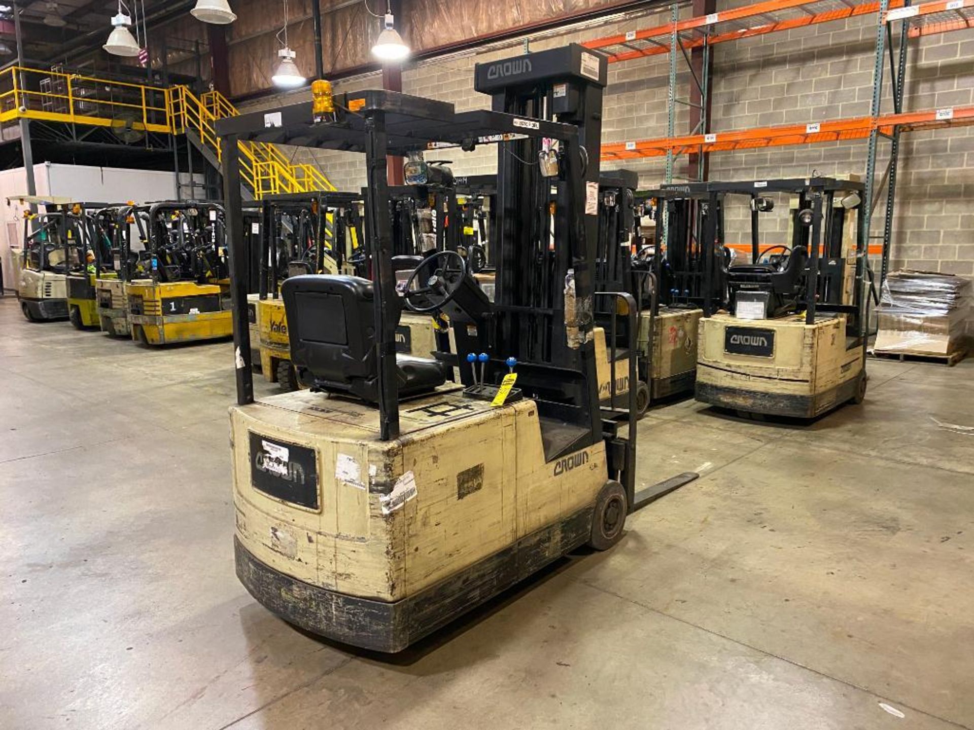 Crown 3,000-LB. Capacity Three Wheel Electric Forklift, S/N 1A174357, Lever Shift Transmission, 36 V - Image 3 of 5