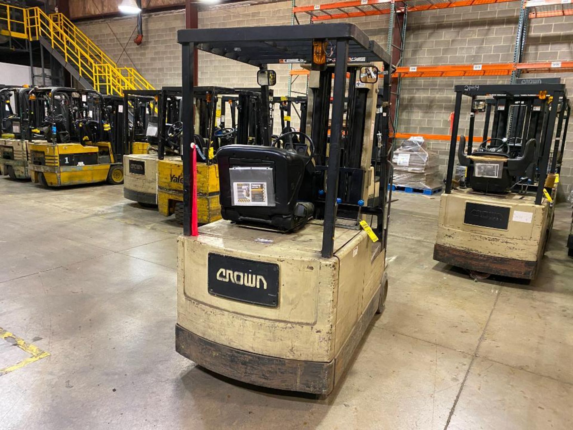 Crown 3,000-LB. Capacity 3-Wheel Electric Forklift, Lever Shift Transmission, 36 V Battery, Side-Shi - Image 2 of 5