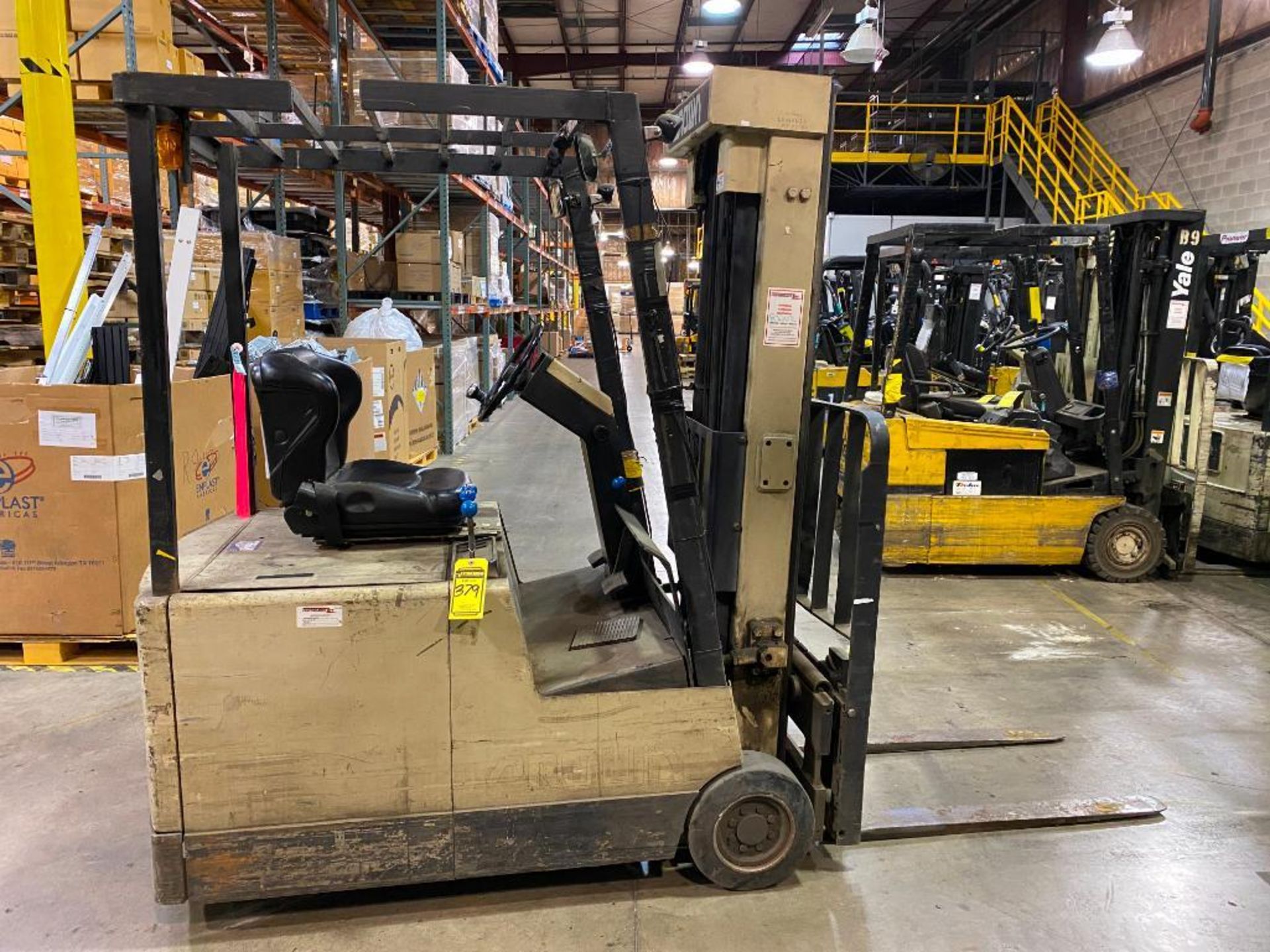 Crown 3,000-LB. Capacity 3-Wheel Electric Forklift, Lever Shift Transmission, 36 V Battery, Side-Shi - Image 3 of 5