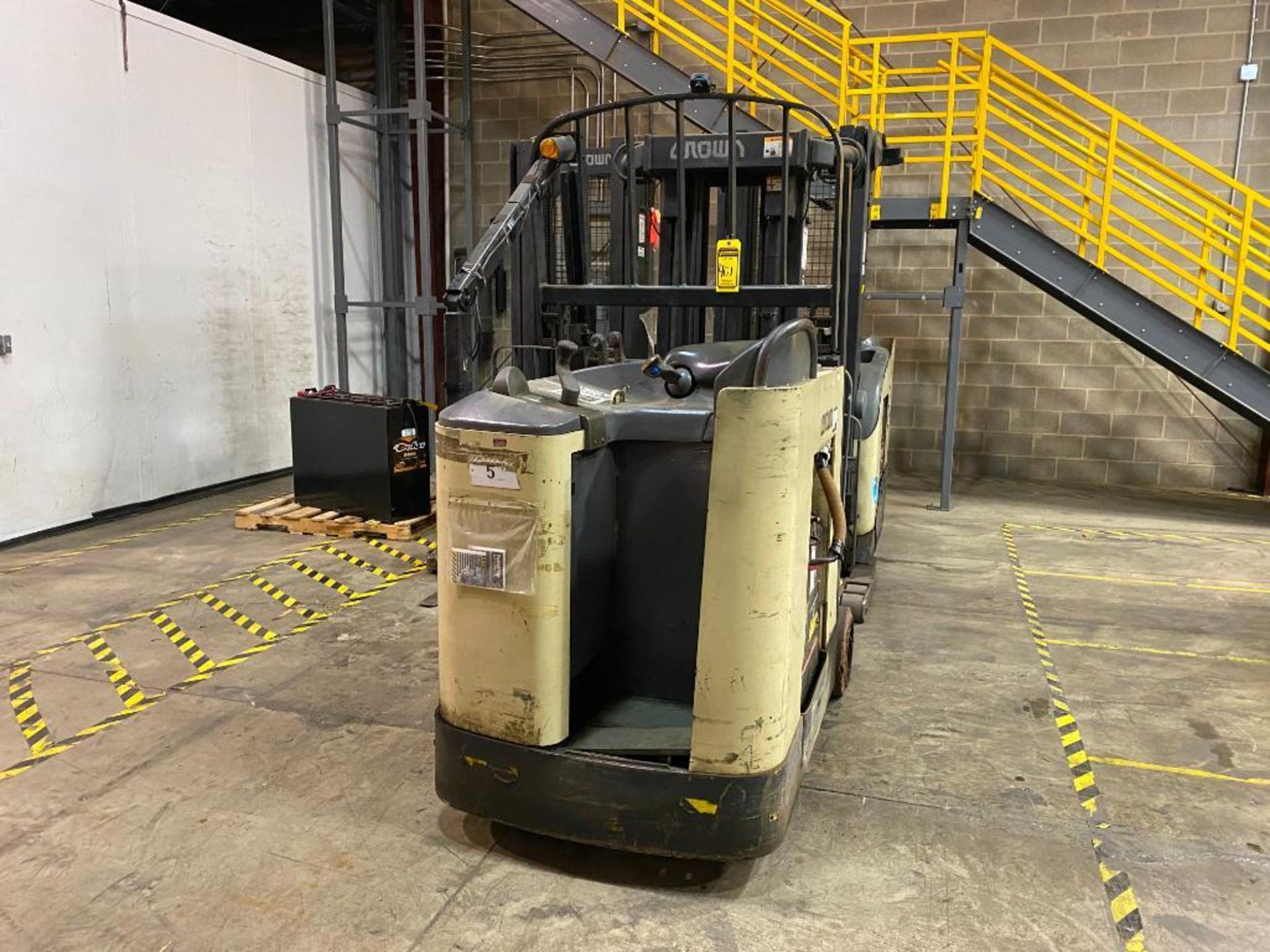 Crown 3,000-LB. Capacity Stand-Up Forklift, Model RC-3000, S/N 1A198810, 36 V Battery, 190" Max. Lif - Image 2 of 5