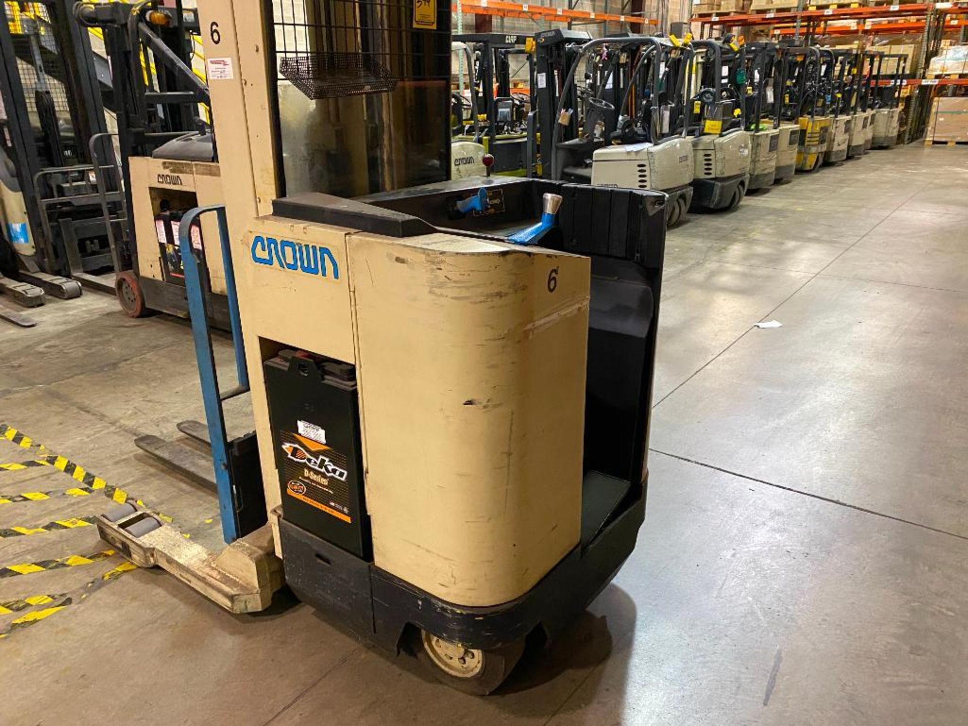 Crown 3,500-LB. Capacity Reach Truck, MODEL 35RRTT, S/N W-22506, 36 V Battery, 210" Max. Lift Height - Image 4 of 5