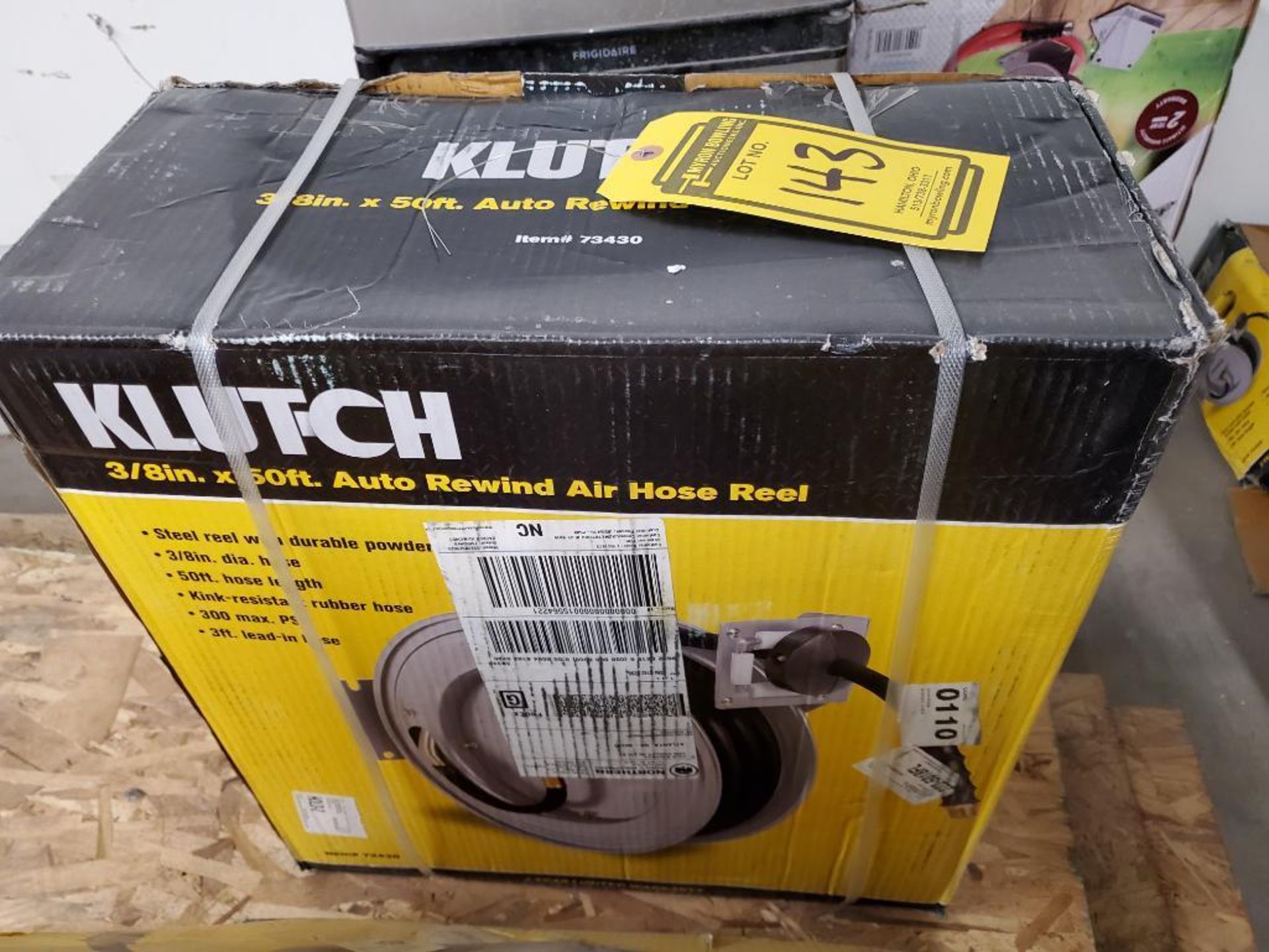 (New) Klutch Retractable Air Hose Reel, 3/8" x 50', Kink Resistant Rubber House, 300 PSI