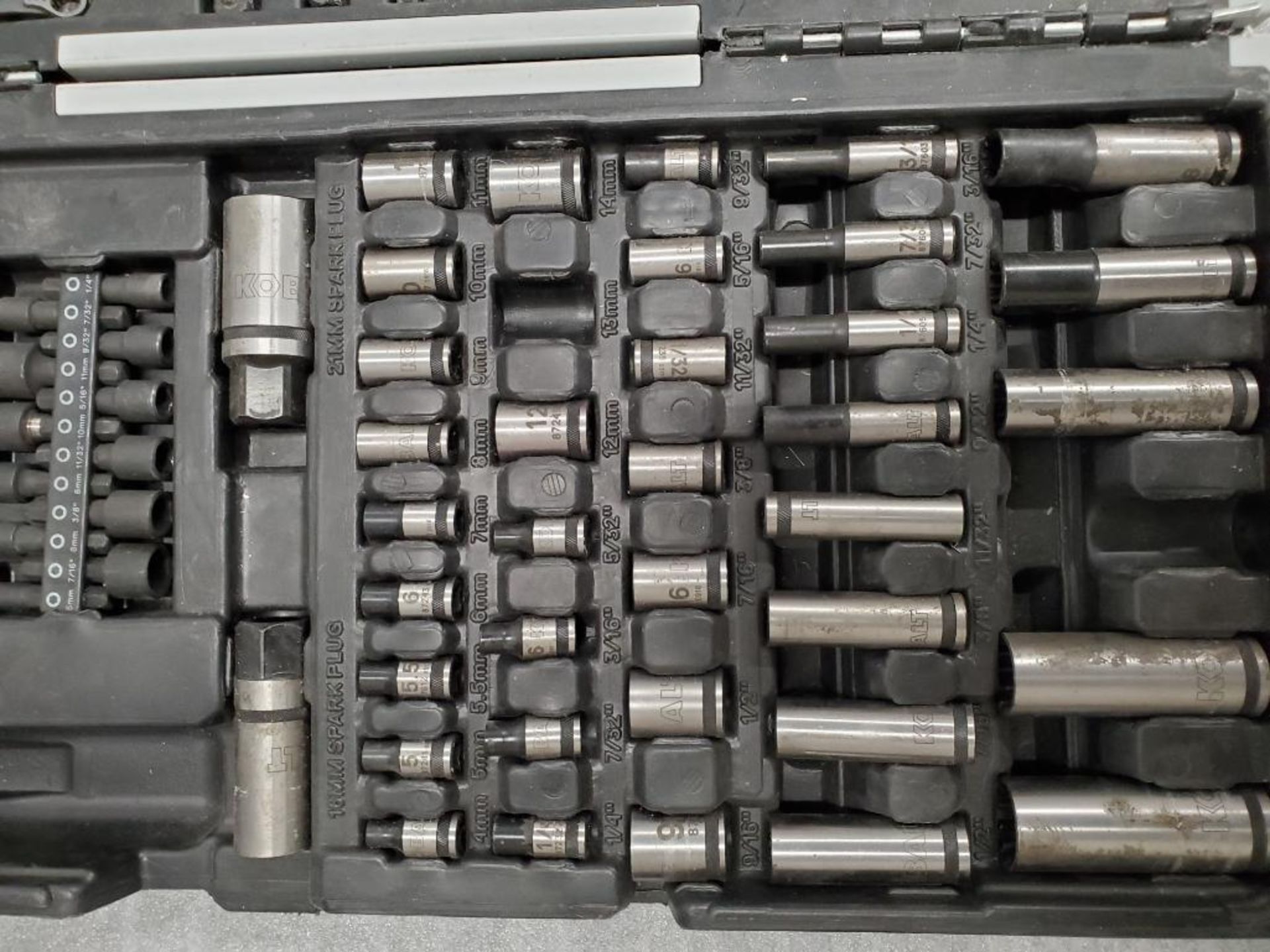 Kobalt HD Combination Socket & Wrench Set, Tri-Fold Case, 1/4"-1/2" Drive - Image 3 of 7