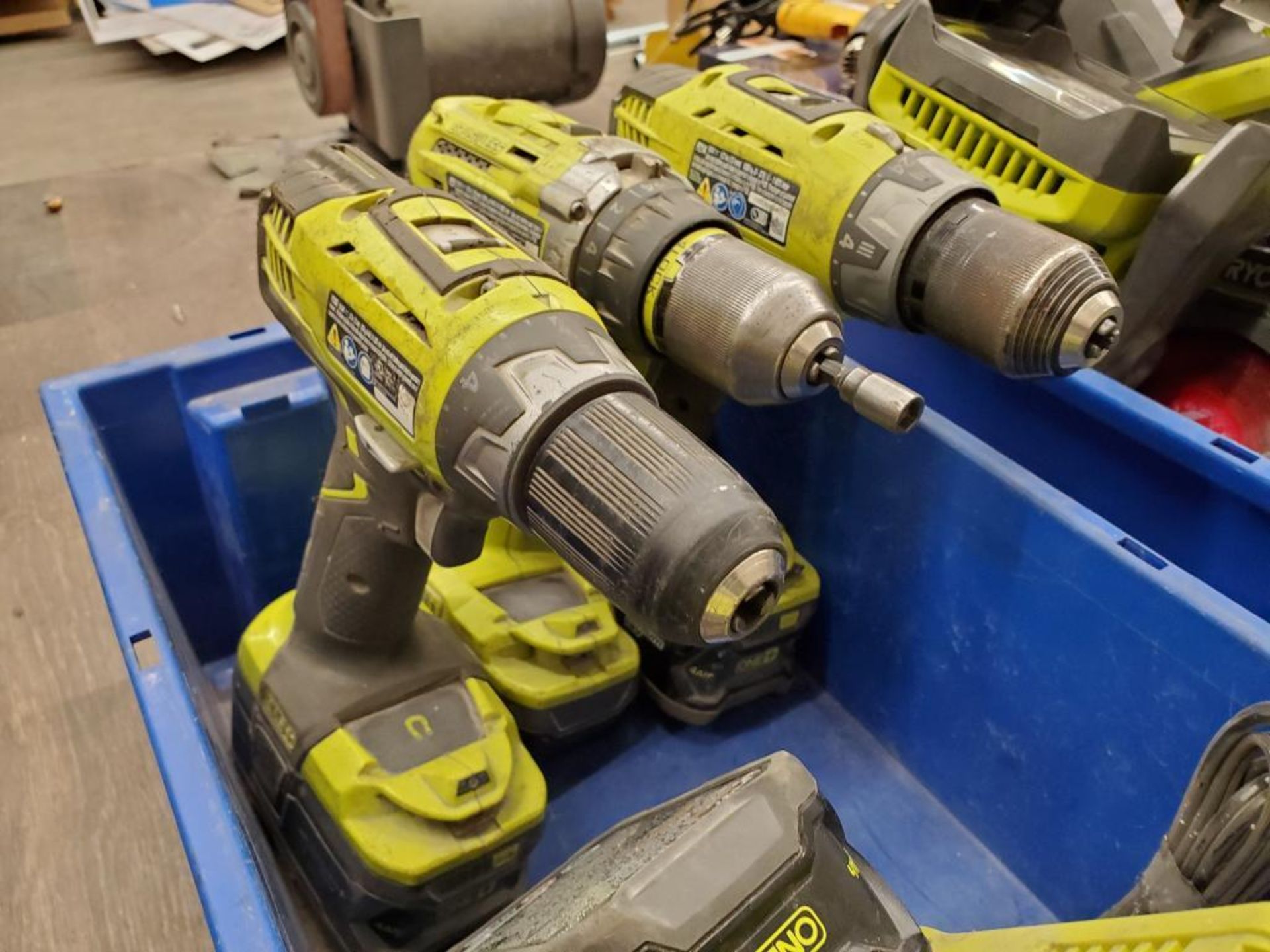 Ryobi 18 Volt 6-Pc. Cordless Electric Tool Set; (3) 1/2" Screw Guns, Circular Saw, Flashlight, Vacuu - Image 3 of 7