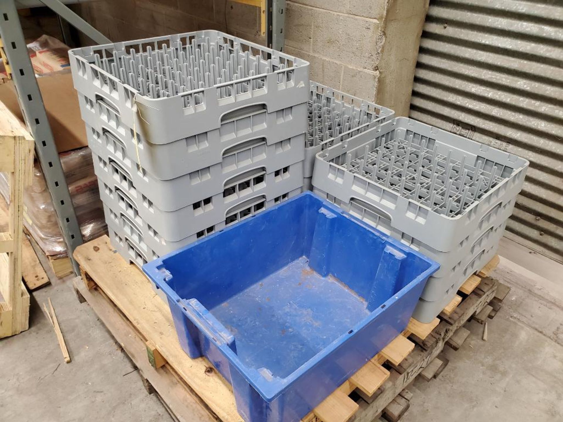 Cambro Stackable Plastic Parts Divider Pallets