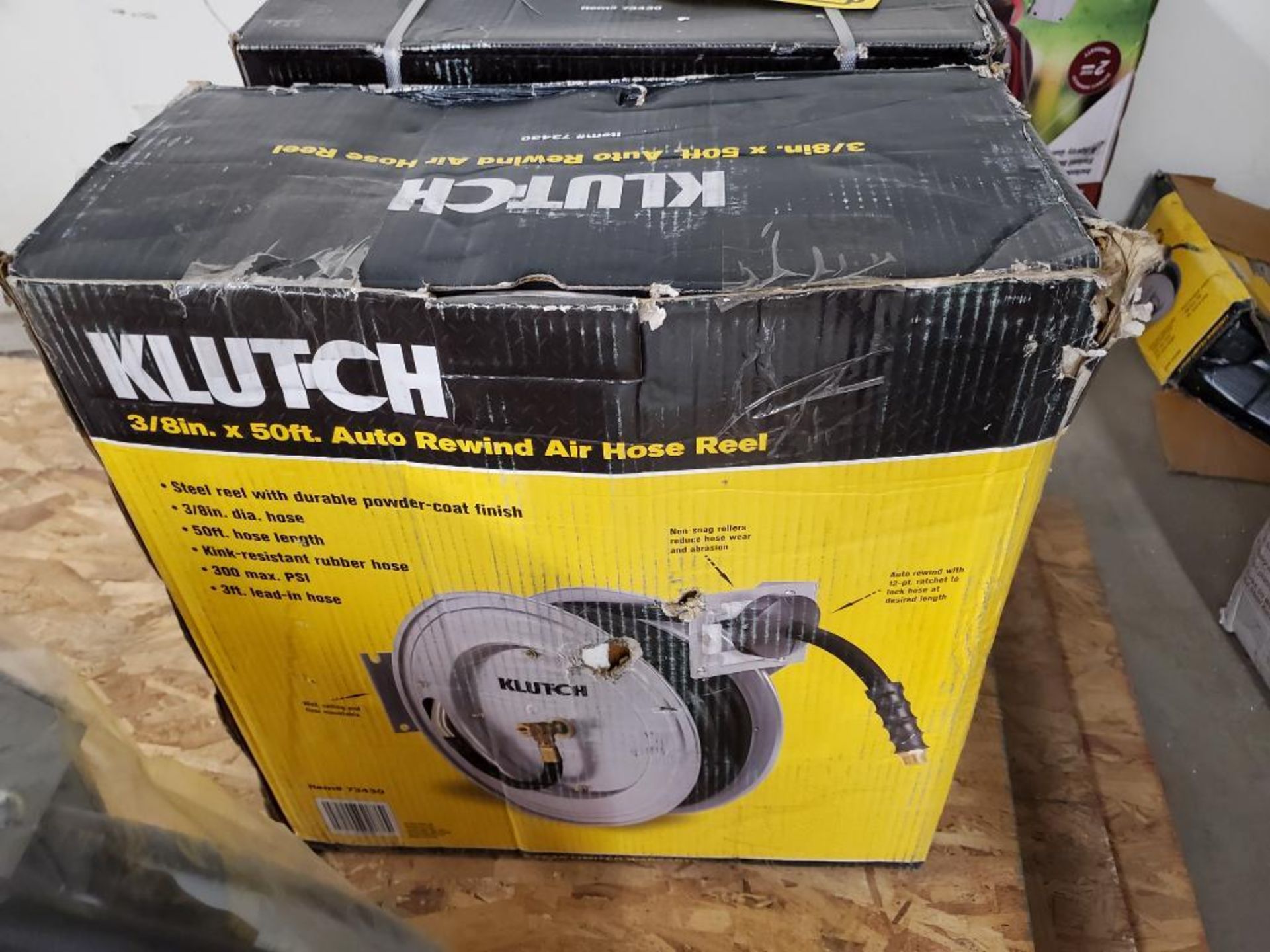 (New) Klutch Retractable Air Hose Reel, 3/8" x 50', Kink Resistant Rubber House, 300 PSI