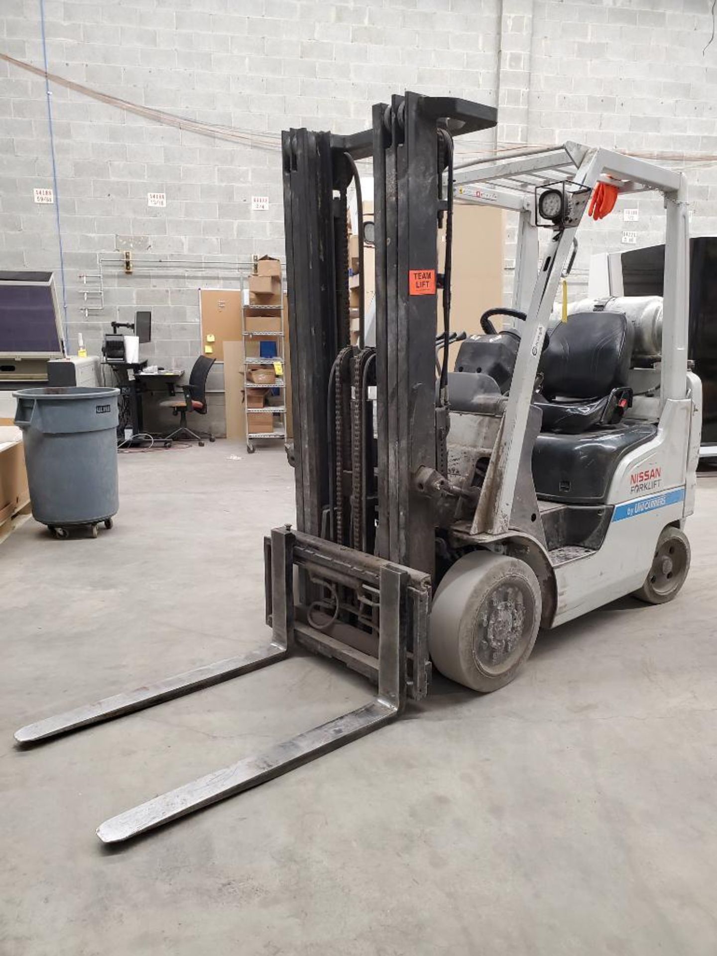 Nissan 4,000 LB. Forklift, Model MCP1F2A20LV, S/N CP1F2-9W1035, Side Shift, LP, Solid Cushion Tires, - Image 2 of 9