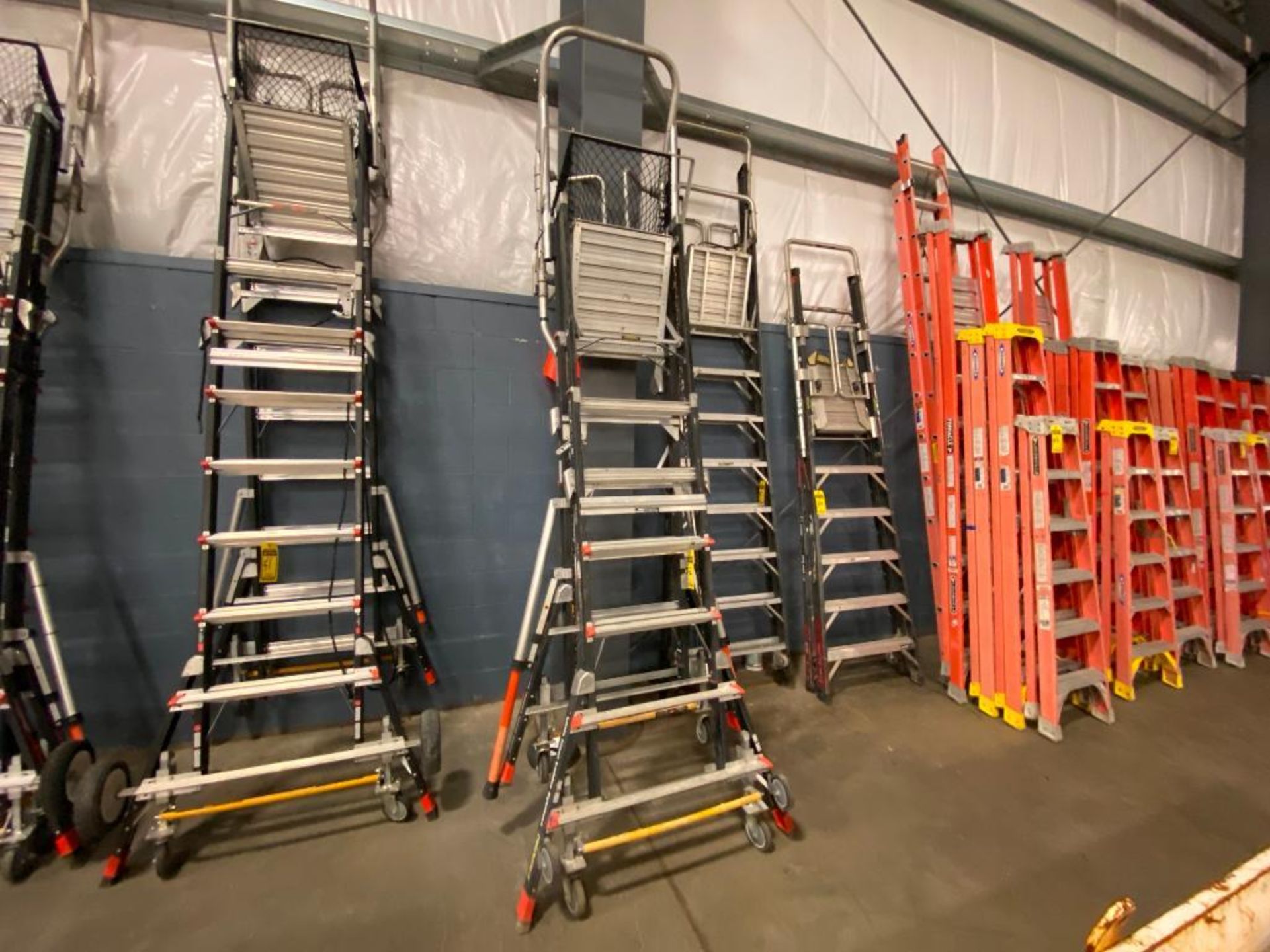 Little Giant Ladder Systems Cage Ladder, 4'10"-8'8" Max. Standing Level - Image 2 of 6