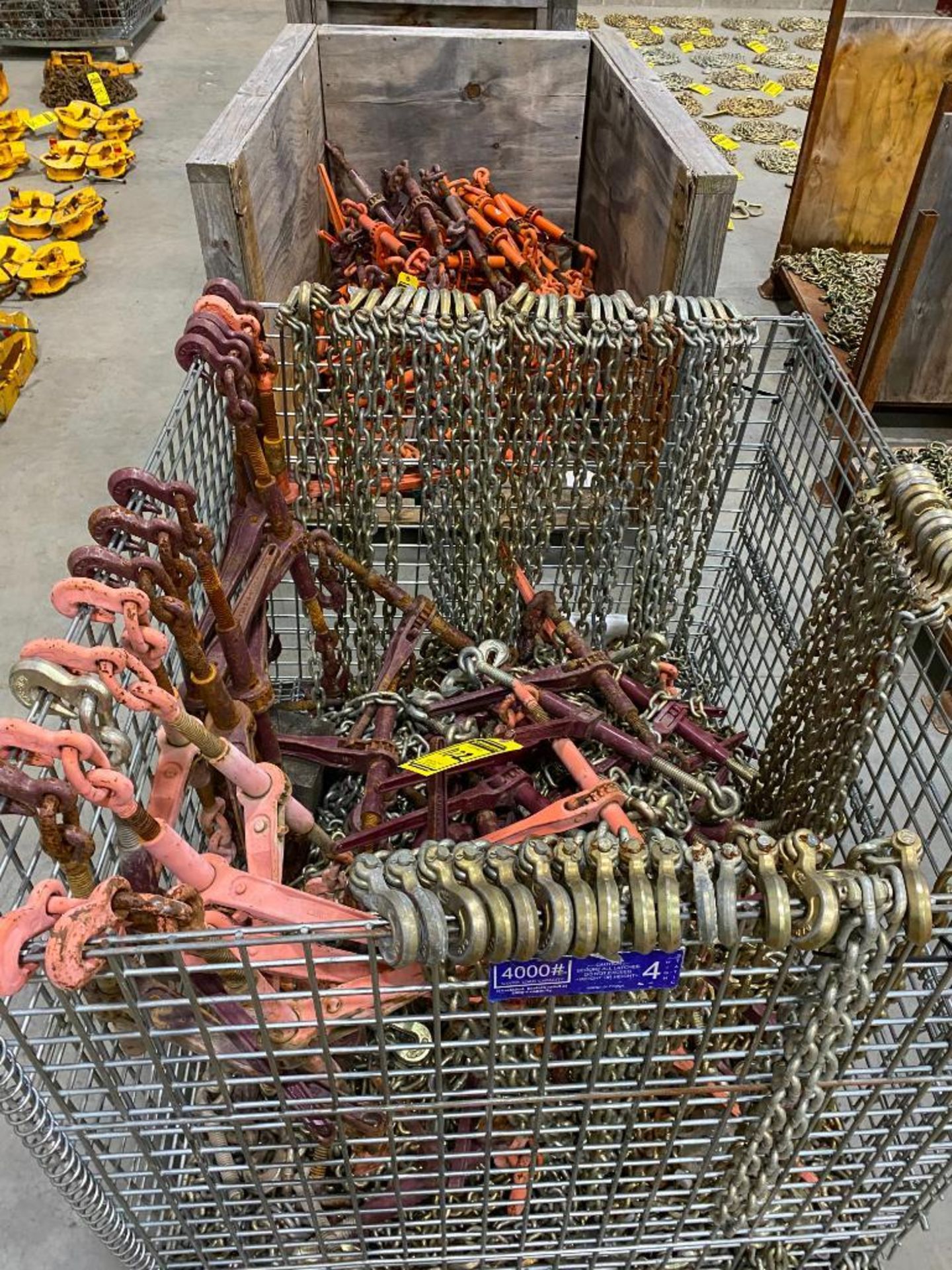 Wire Crate & Content of Assorted Screw Type Binders & 20' x 5/16" Chains - Image 2 of 4