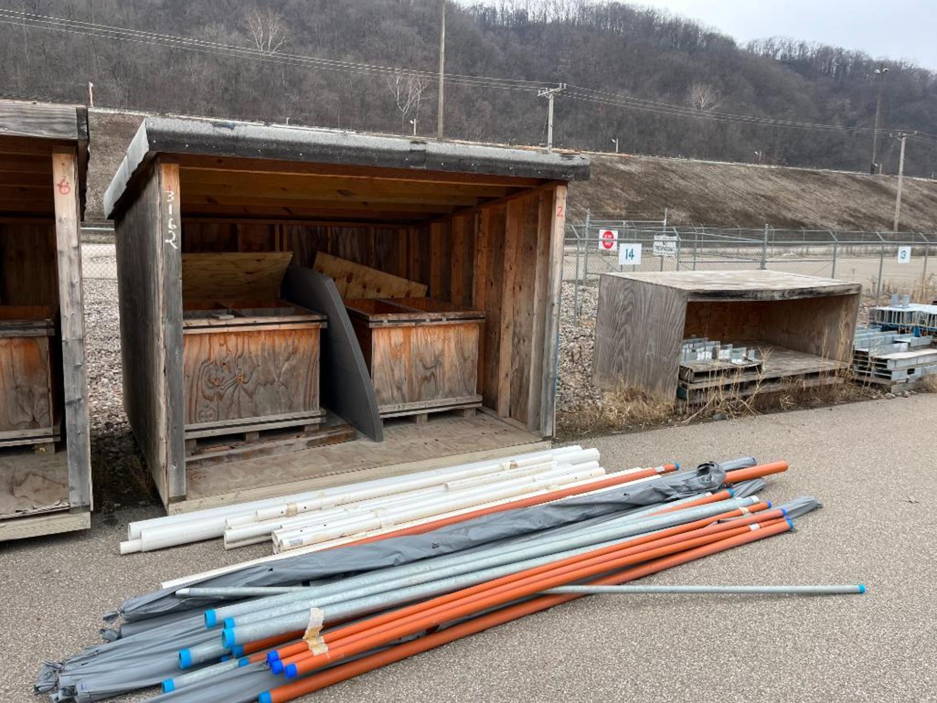 Shed, Hut & Content of Assorted Steel & Pipe, 8' x 10' x 7' - Image 2 of 4