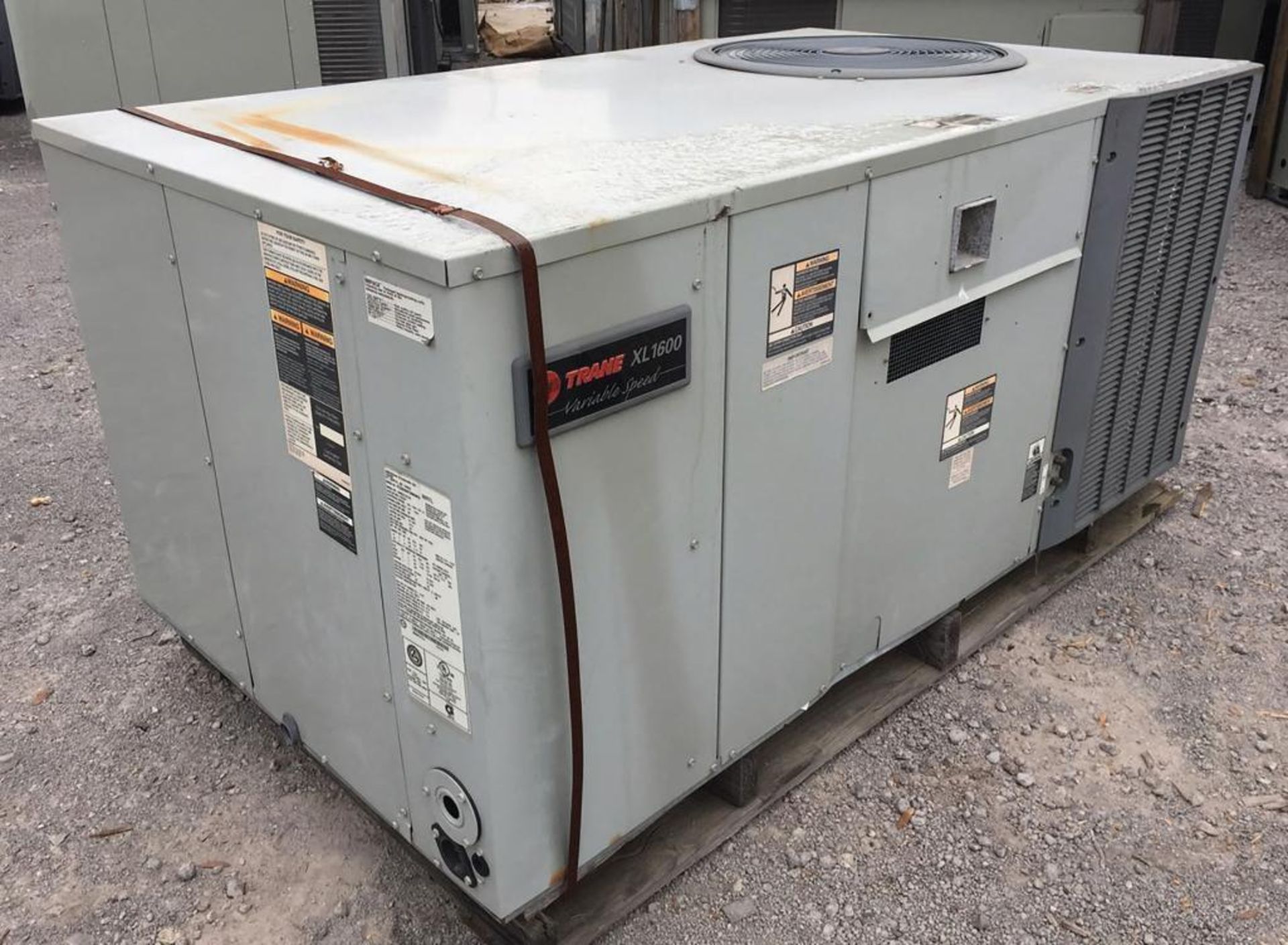 (1) Trane 3-Ton Convertible Gas/Electric Package, Model YCZ036F3M0BD, Voltage: 208/230, Hertz: 60, 3