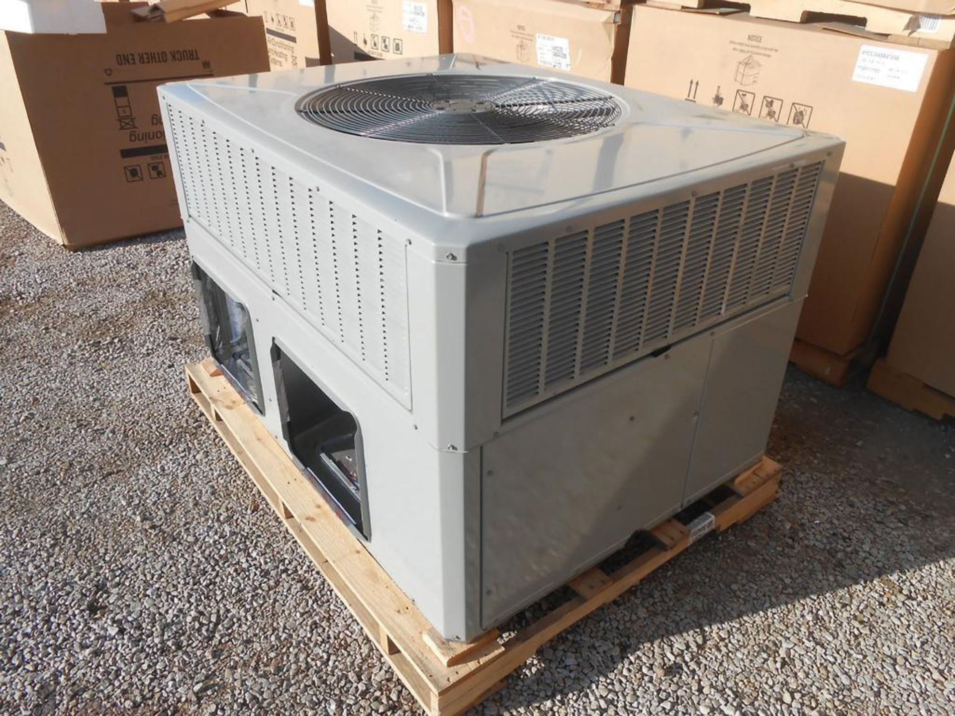 (1) Trane 4-Ton Gas/Electric Package Unit, Airflow: Convertible, Voltage: 460, Hertz: 60, Phase: 3,