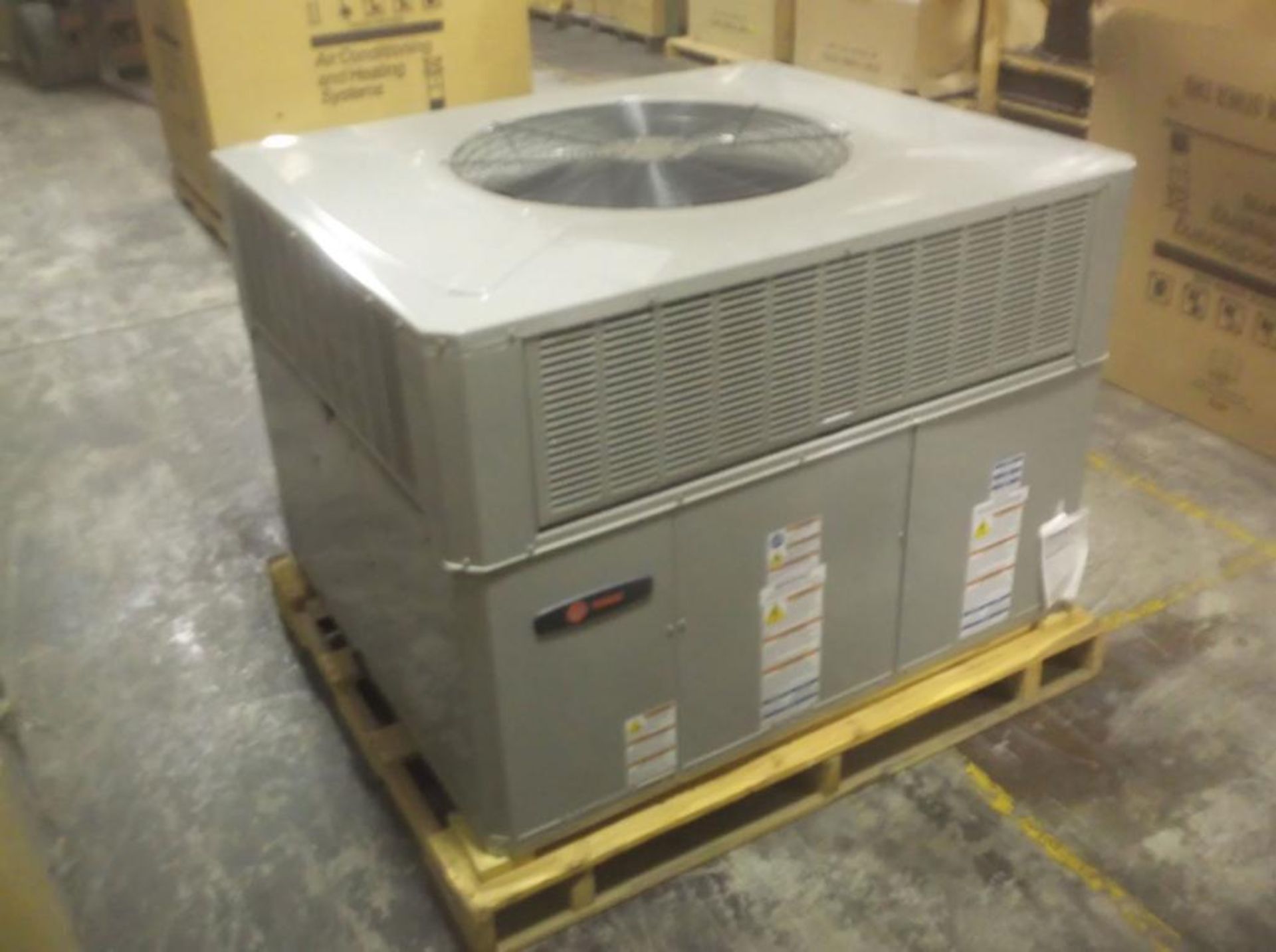 (1) Trane 3-Ton Gas/Electric Package Unit, Airflow: Convertible, Voltage: 460, Hertz: 60, Phase: 3,