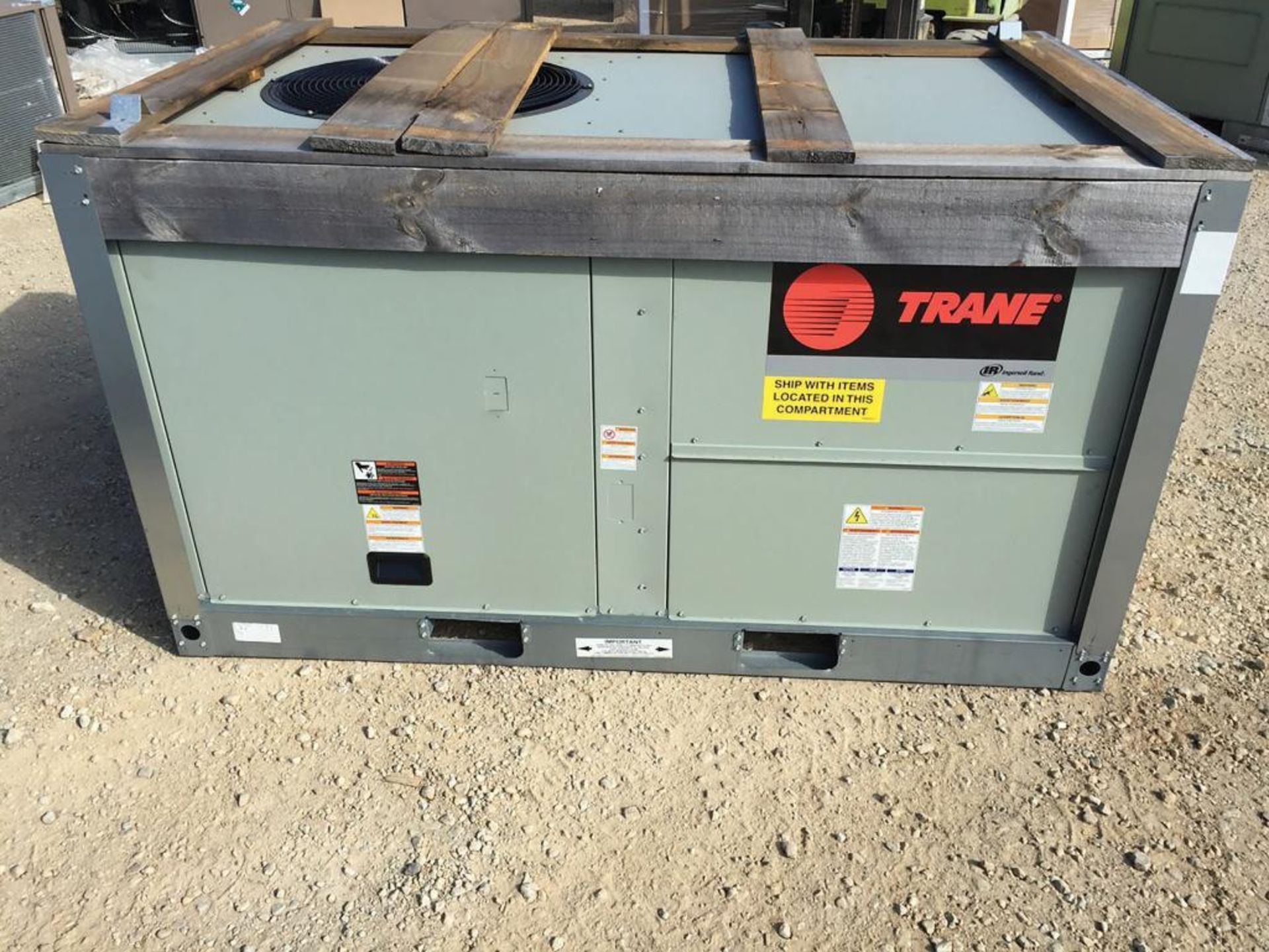 (1) Trane 3-Ton Convertible Packaged Air Conditioner Unit, Volts: 460, Hertz: 60, Phase: 3, Rla: 5.8