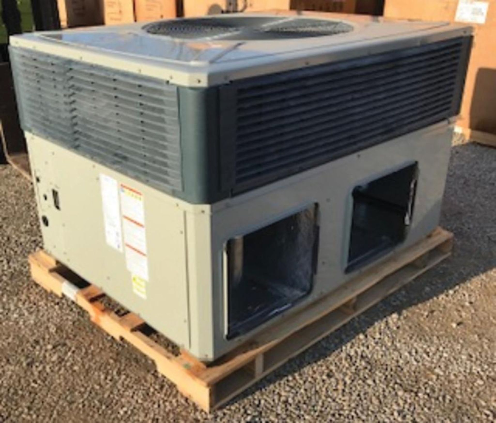 (1) Trane 4-Ton Gas/Electric Package Unit, Airflow: Convertible, Voltage: 460, Hertz: 60, Phase: 3, - Image 2 of 6