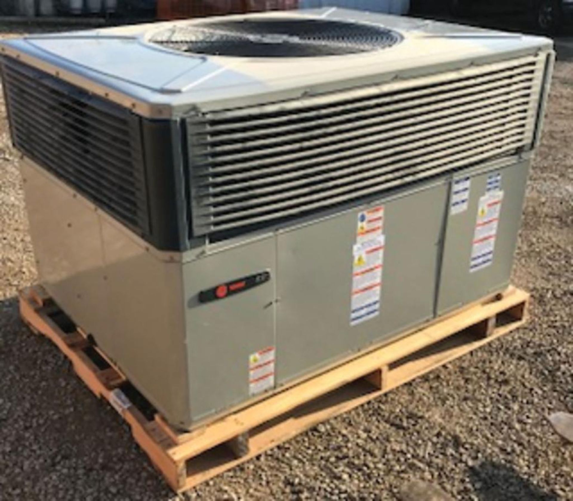 (1) Trane 4-Ton Gas/Electric Package Unit, Airflow: Convertible, Voltage: 460, Hertz: 60, Phase: 3,