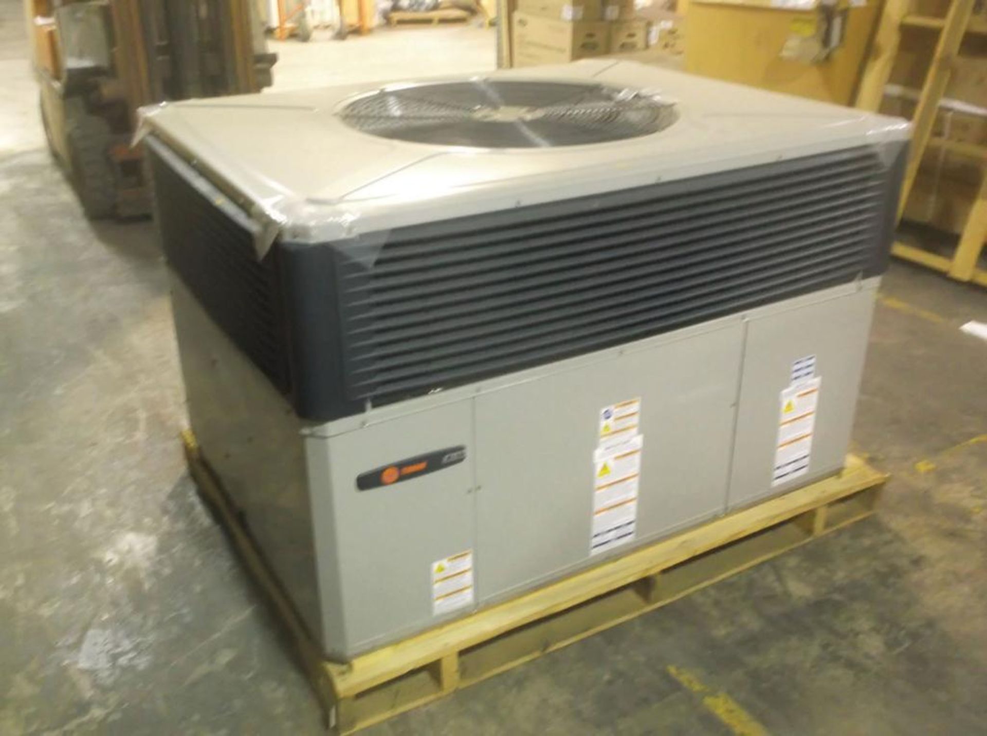 (1) Trane 4-Ton Gas/Electric Package Unit, Airflow: Convertible, Voltage: 460, Hertz: 60, Phase: 3,