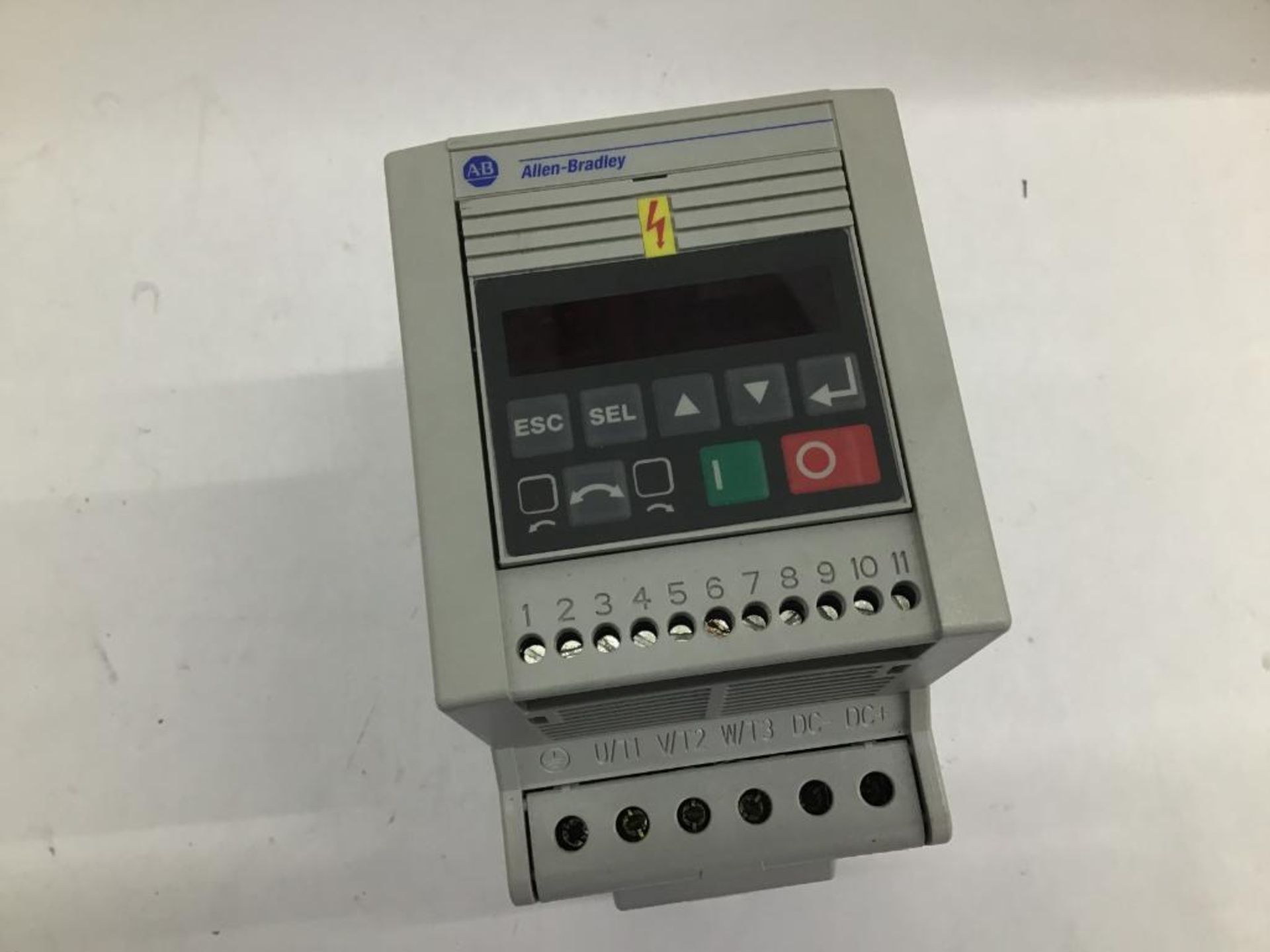 Allen-Bradley 160-BA03NSF1P1 0.75KW/1HP AC Drive, 380/460 V