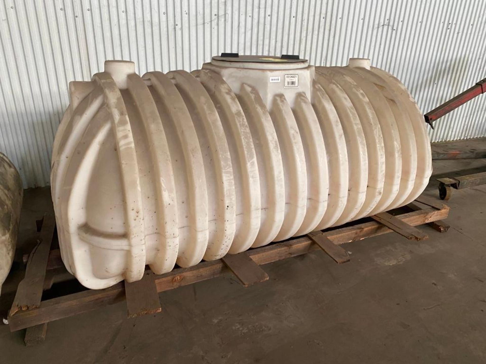 600-Gallon Poly-Tank & 110-Gallon Poly-Tank