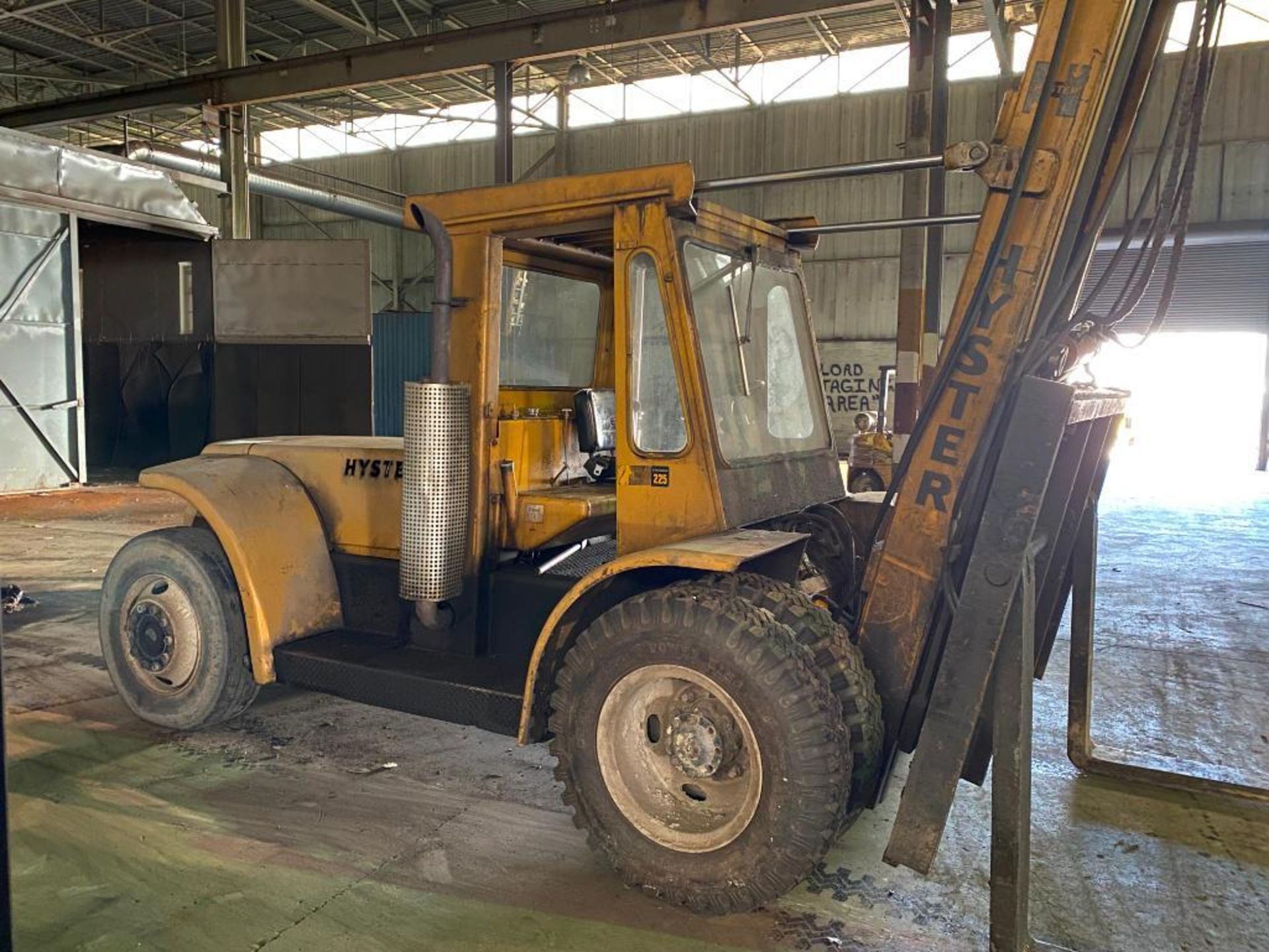 Hyster 20,000 LB. Capacity Forklift, Model Challenge 225, Diesel 6-Cylinder Engine, Windshield & Bac - Image 3 of 6