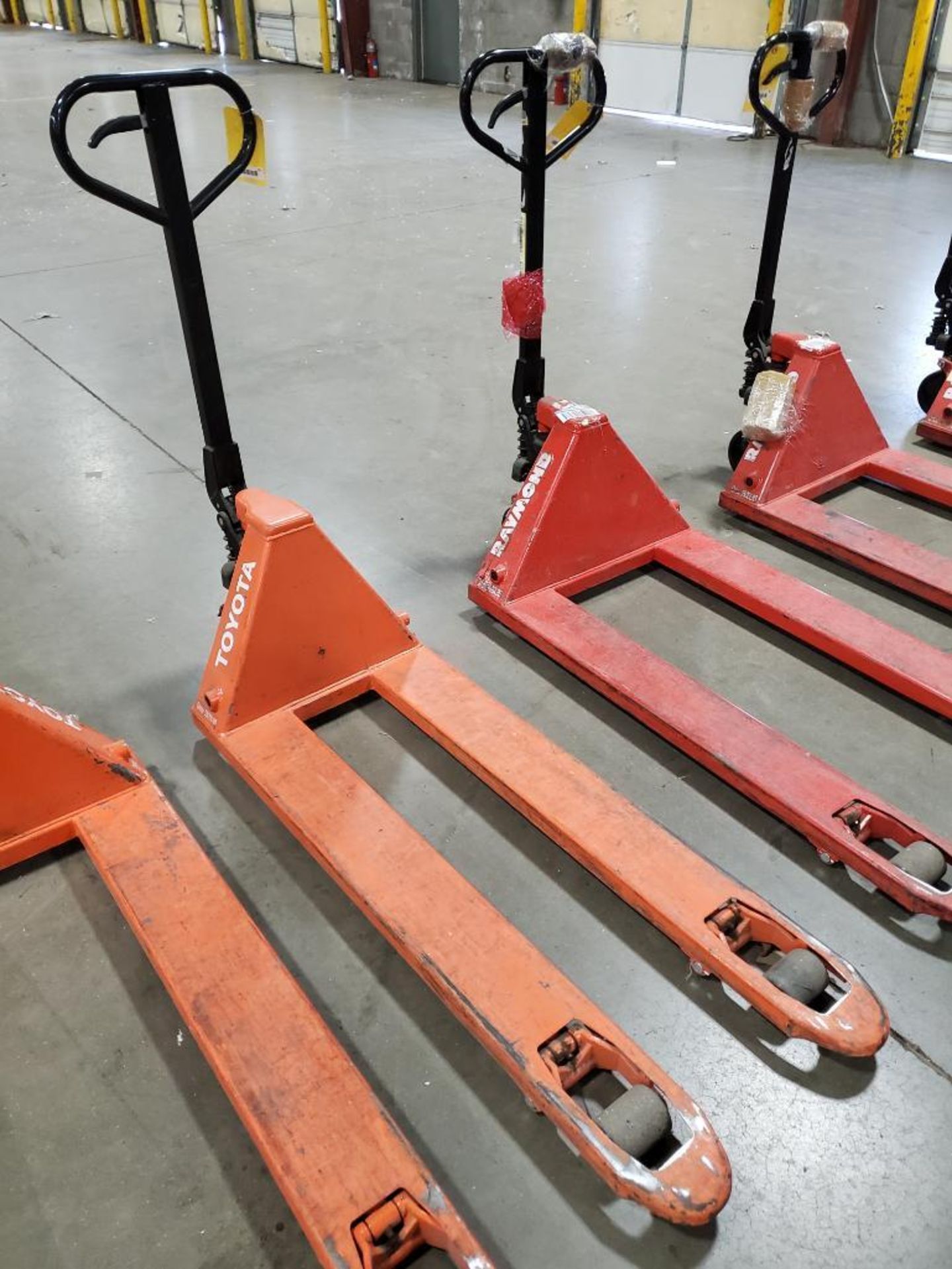 Toyota 5,500 LB. Hydraulic Manual Pallet Jack - Image 3 of 4