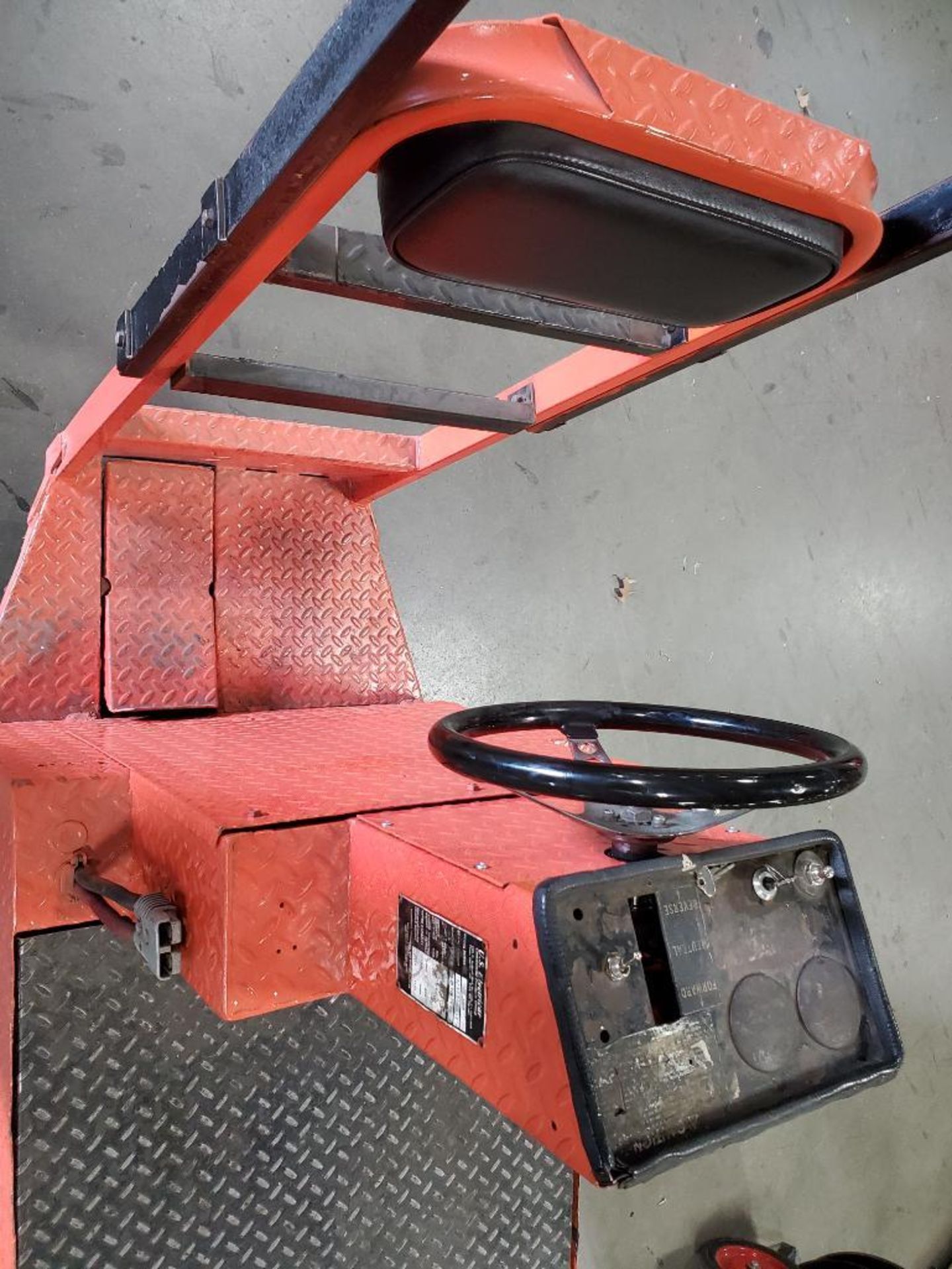 US Electric 24V Stand-Up Personnel Cart, Model 325B, S/N 325B94H034, Dual Front Tires, Diamond Plate - Image 8 of 8