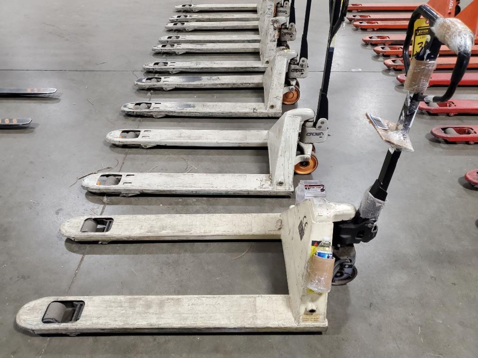 Wesco 5,500 LB. Hydraulic Manual Pallet Jack