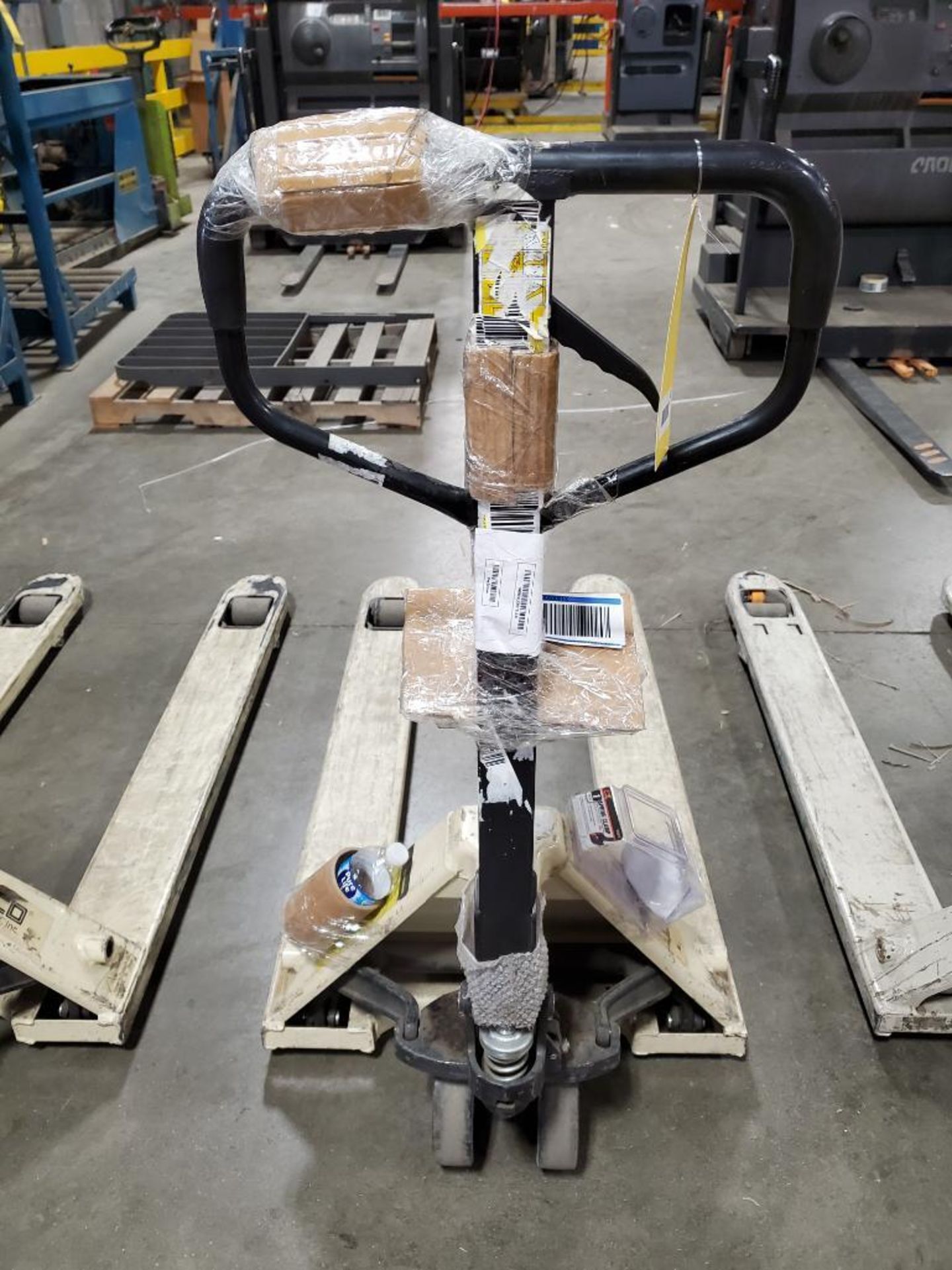 Wesco 5,500 LB. Hydraulic Manual Pallet Jack - Image 4 of 4