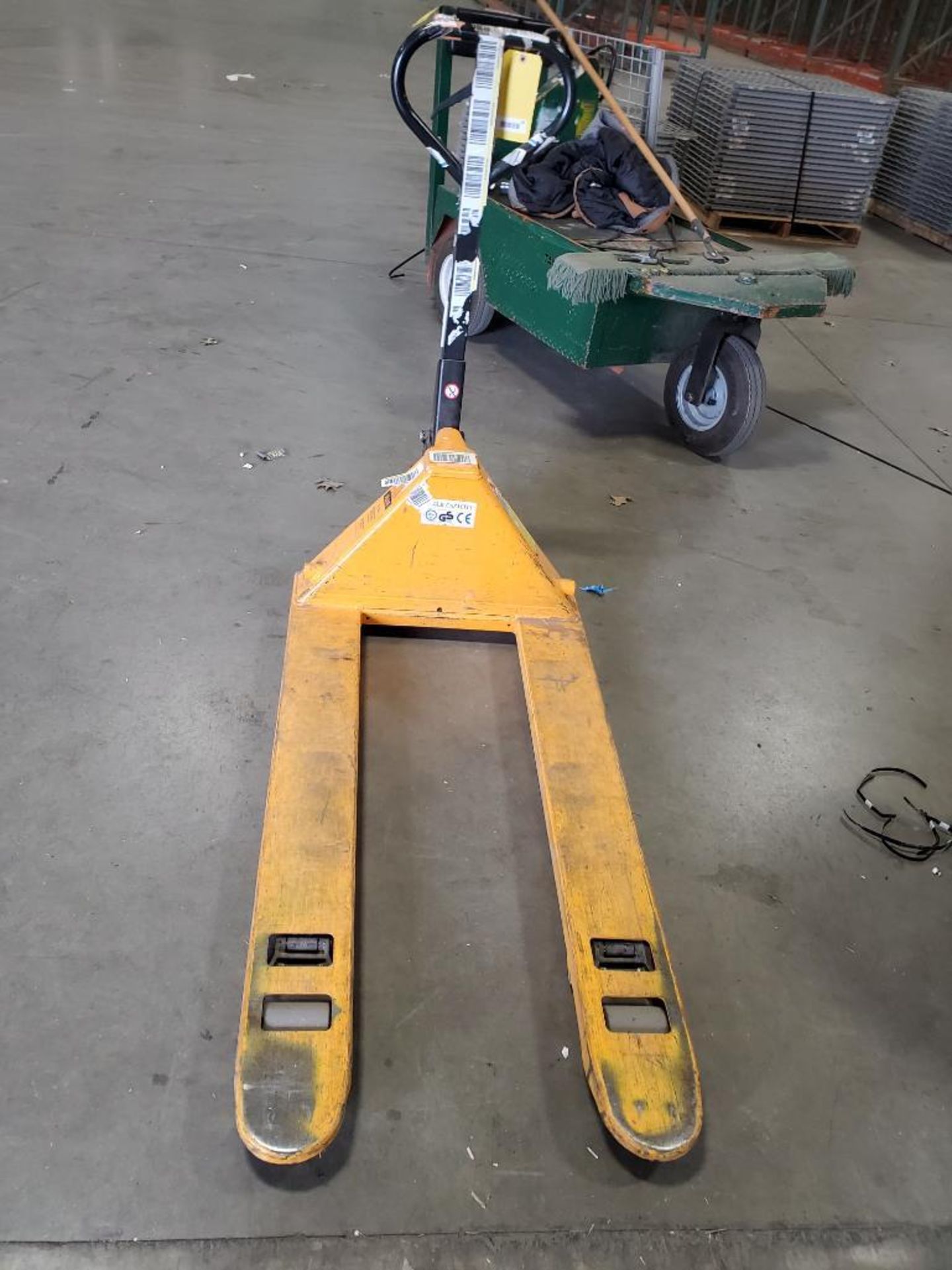 U-Line 5,500 LB. Hydraulic Manual Pallet Jack - Image 2 of 4