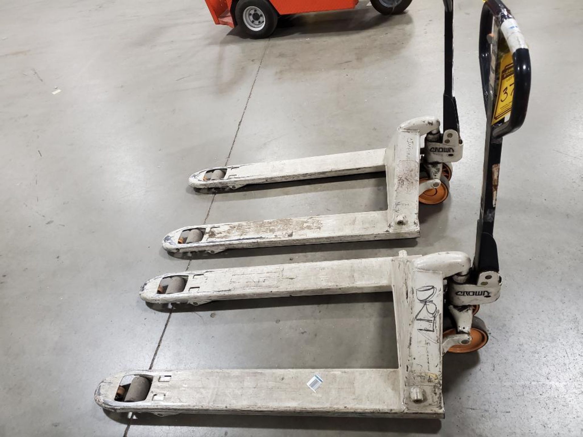 Crown 5,500 LB. Hydraulic Manual Pallet Jack