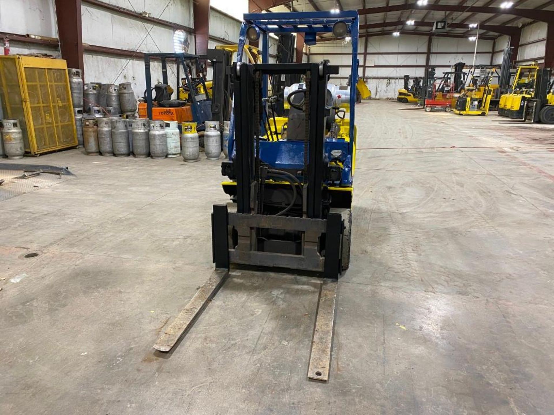 Komatsu 4,000-LB. Capacity Forklift, Model FG20, LPG, Solid Tires, 2-Stage Truck Mast w/ 79" Max. Li - Image 2 of 5