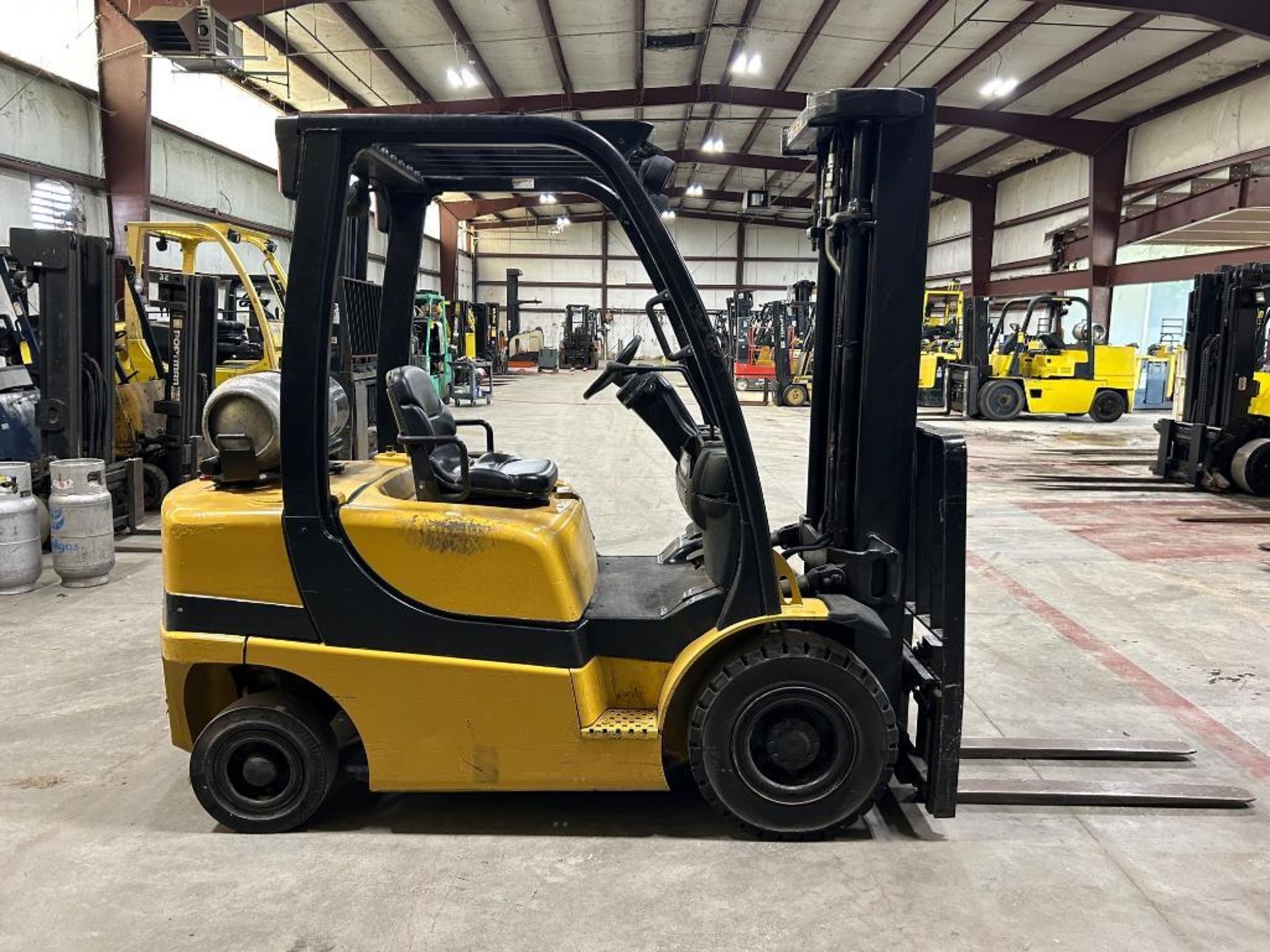 Yale 5,000 LB. Forklift, Model GLP050VXEUSE090, S/N B875B07887D, Solid Tires, 3-Stage Mast, LP, 2,30 - Image 4 of 6