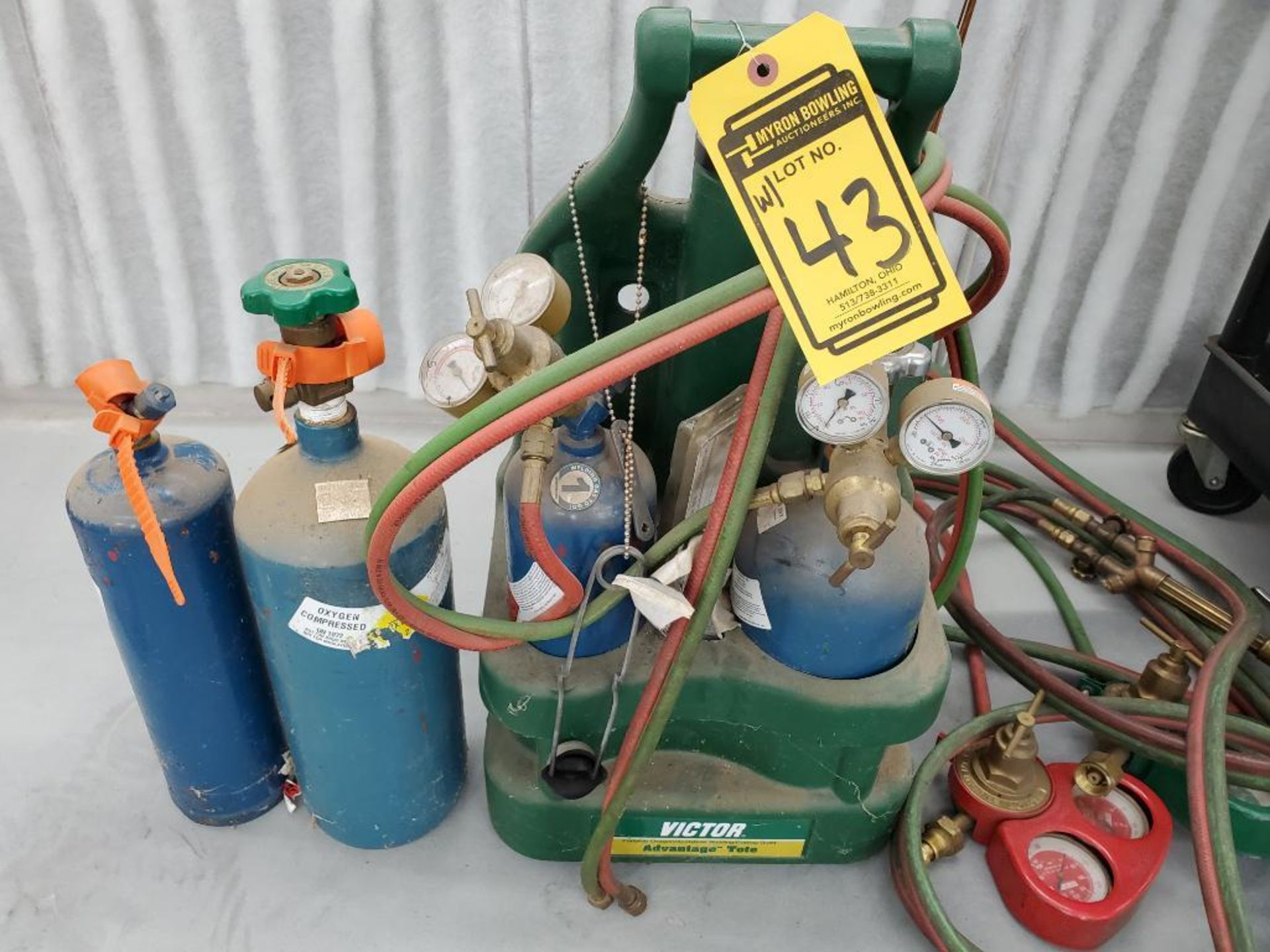 Victor Portable Oxy/Acetylene Welding/Cutting Outfit, Torch Head w/ Hose & Gauges, Cart w/ Wire Gun - Image 2 of 7