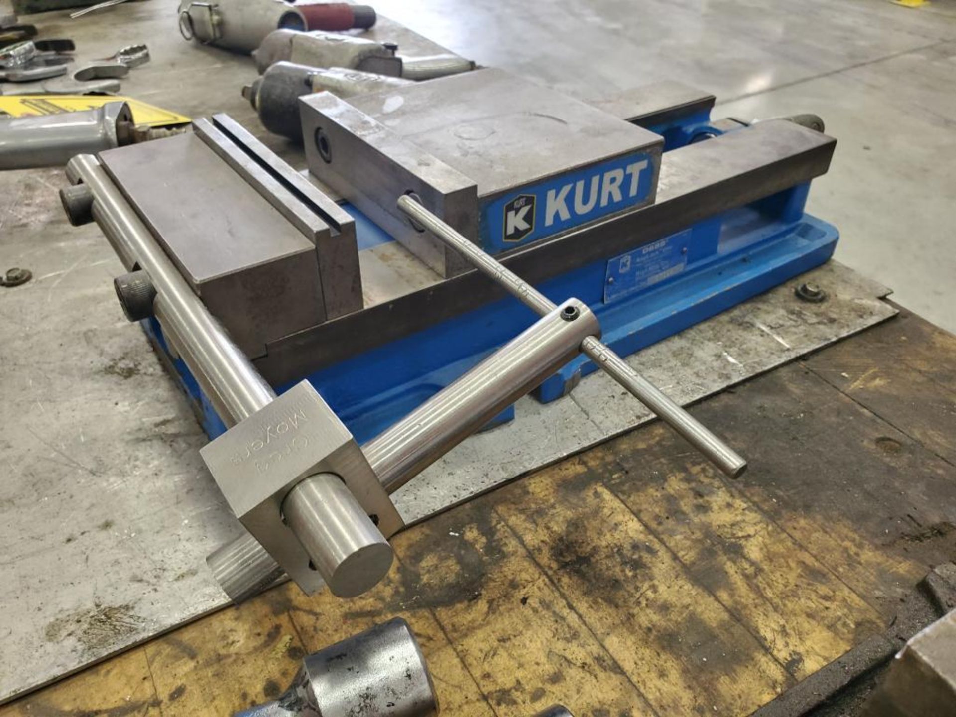 6" Kurt D688 Angle-Lock Machine Vise