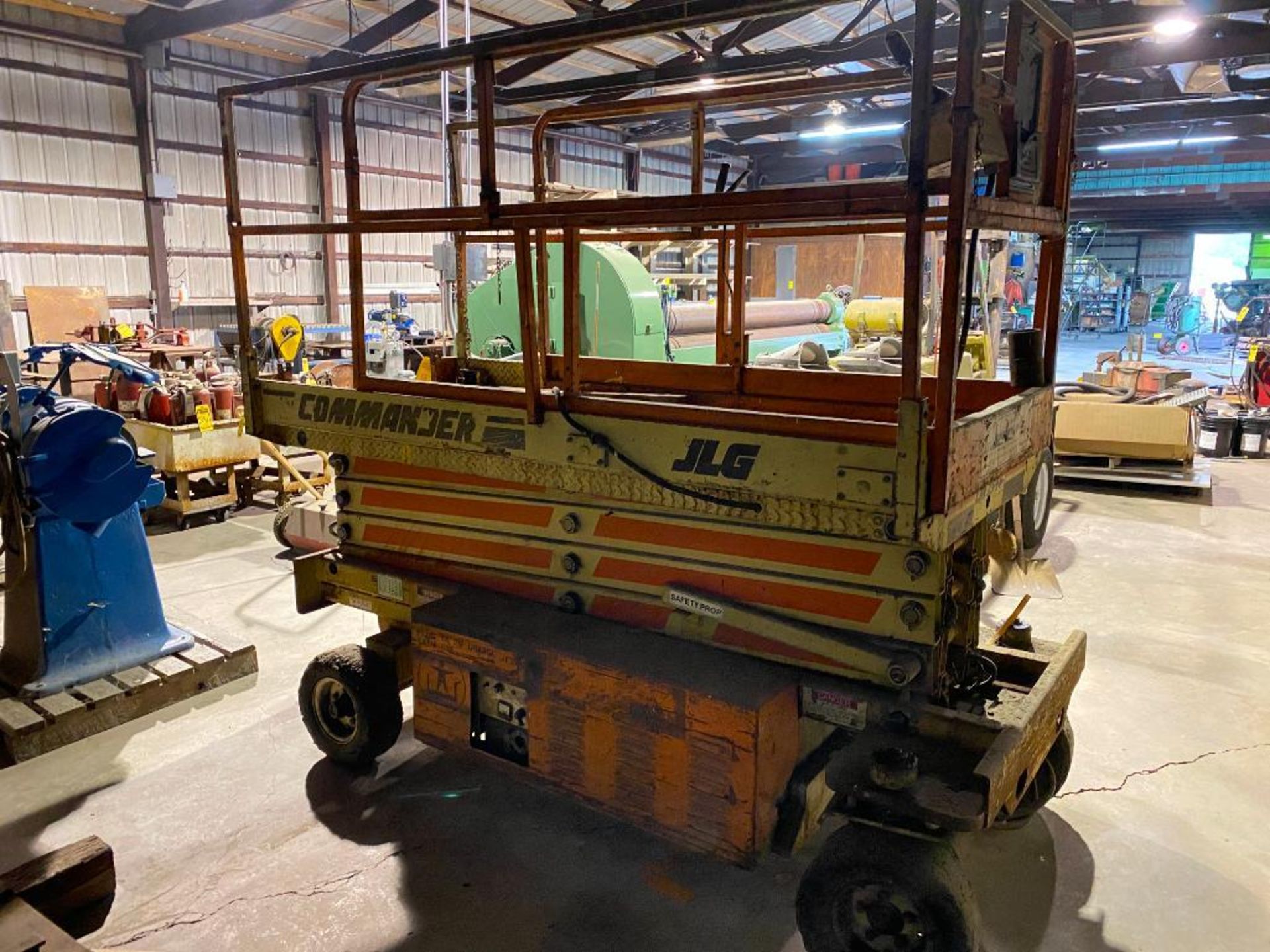 Jlg Commander Scissor Lift, Onboard Charger, Extendable Platform, 8' x 38" Platform - Image 3 of 5