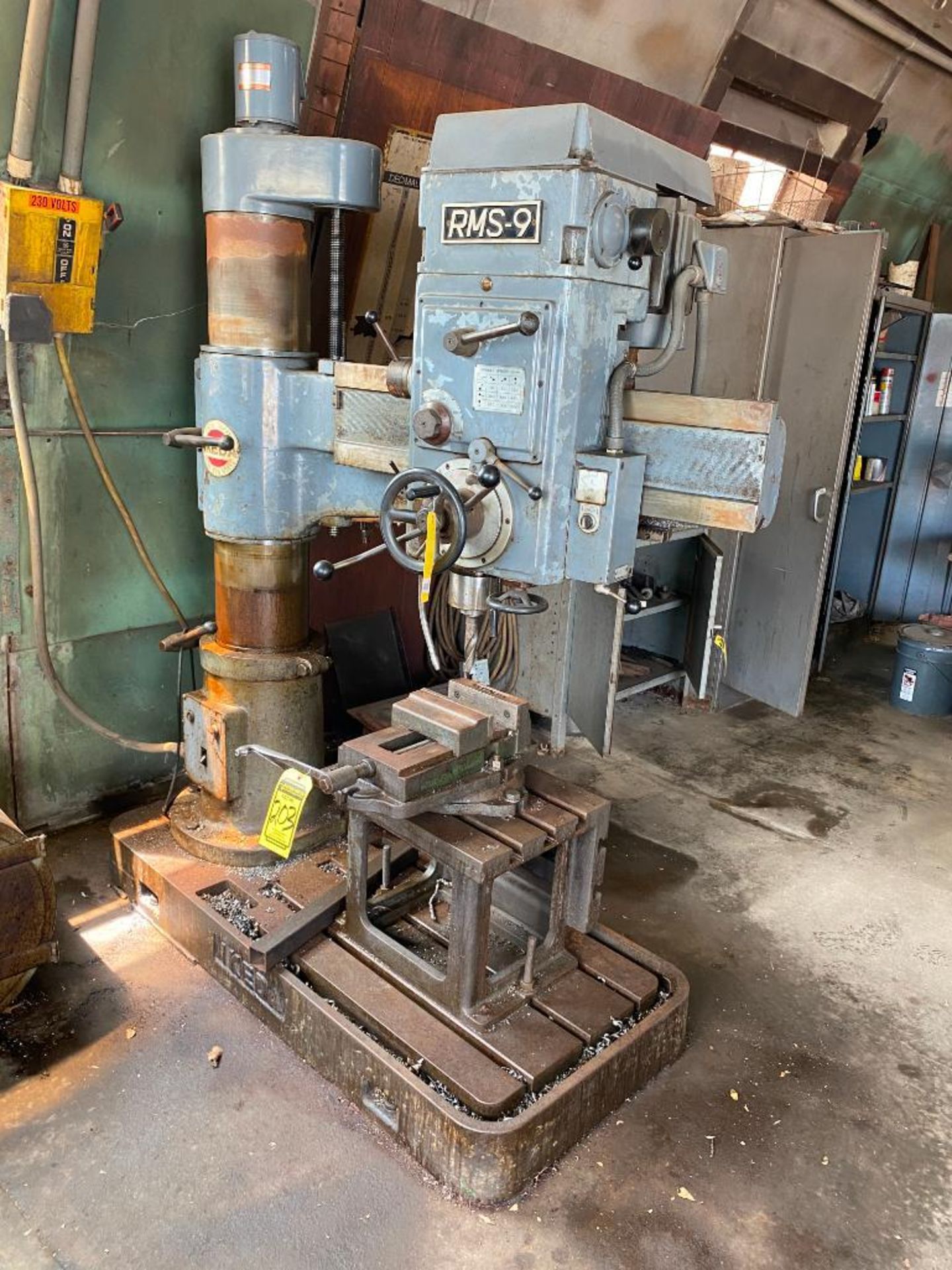 Ikeda RMS-9 Radial Arm Drill, 3' x 22" Table, 20" x 16" T-Slotted Riser Block (Vise Not Included)