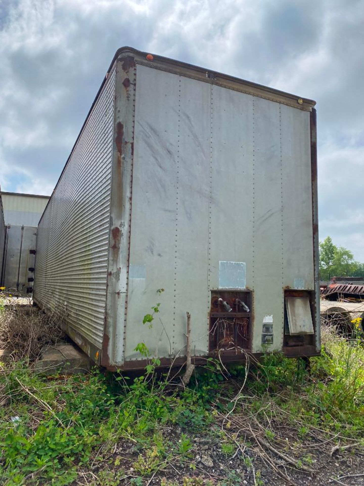 1972 40' Trailer Container w/ Content: Angle Plates, Pillow Blocks, Hydraulic Cylinders, Power Tools - Image 2 of 9