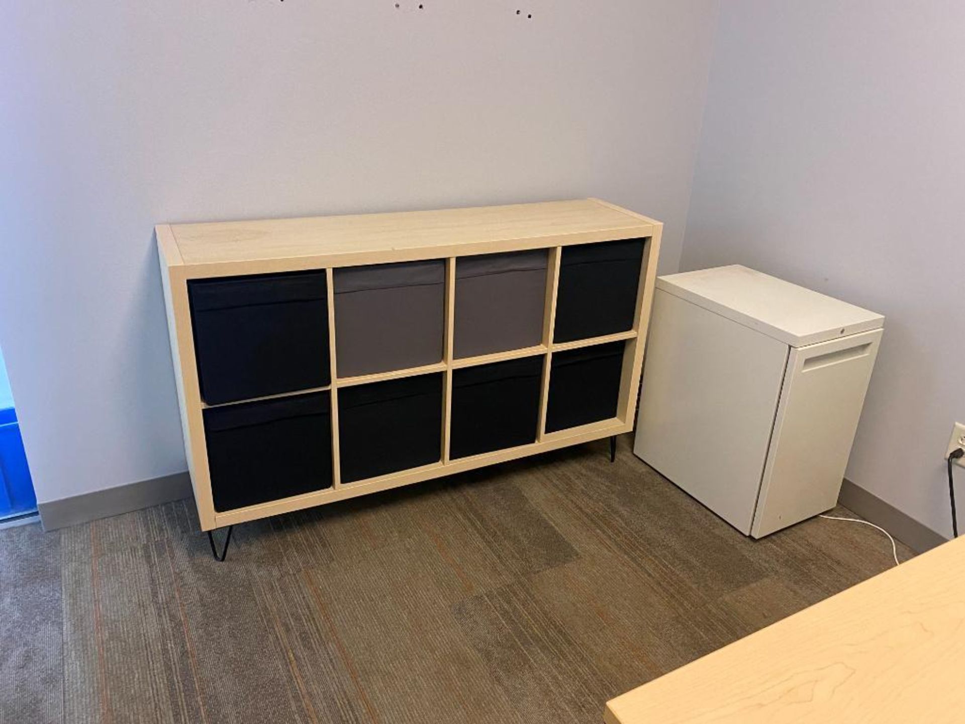 Content of Office: Desk & Cabinets - Image 2 of 2