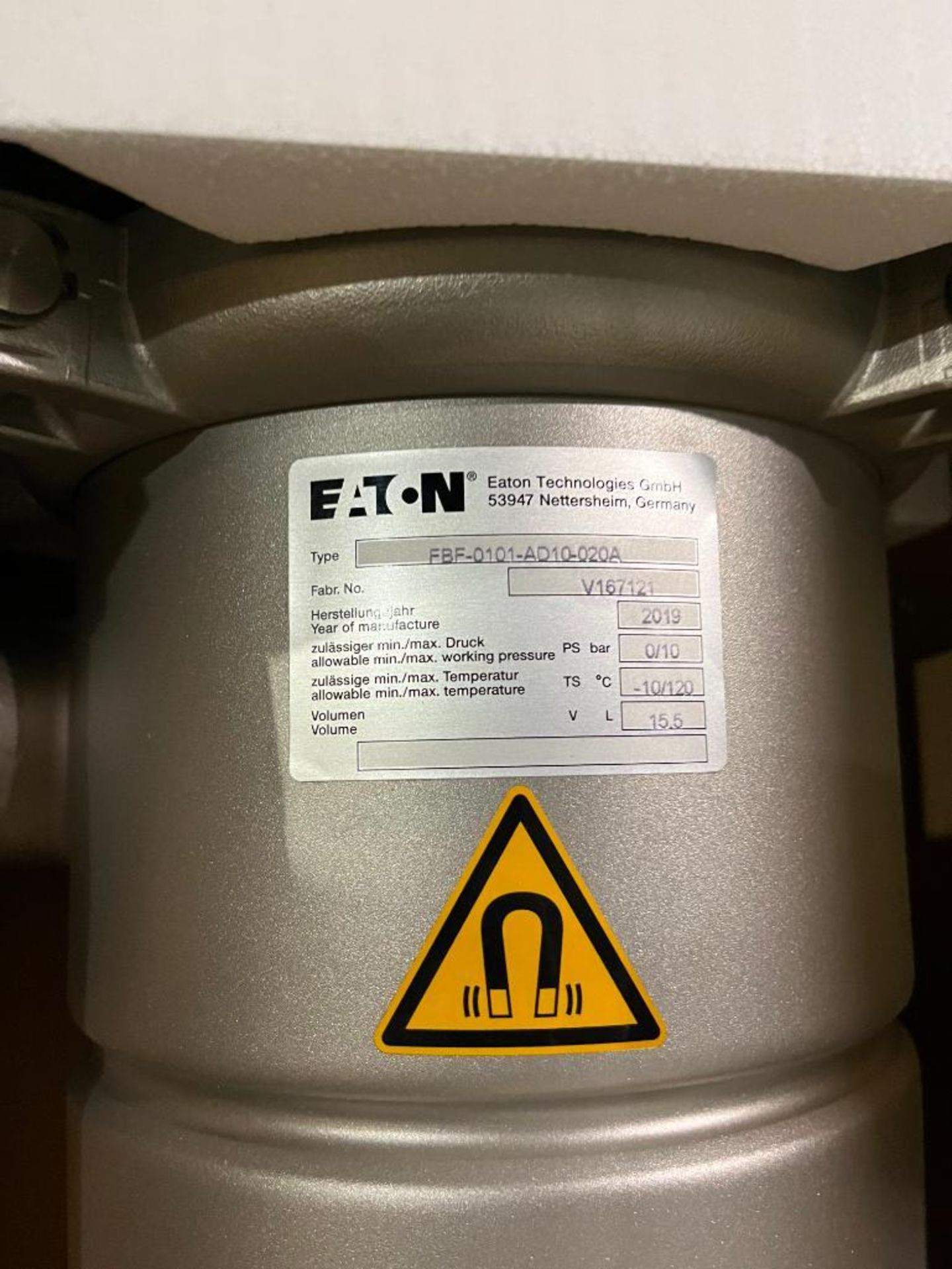 (2) Eaton Stainless Filter Tanks, 15.5L, Type: FBF-0101-AD10-020A, Set of Brackets - Image 3 of 3