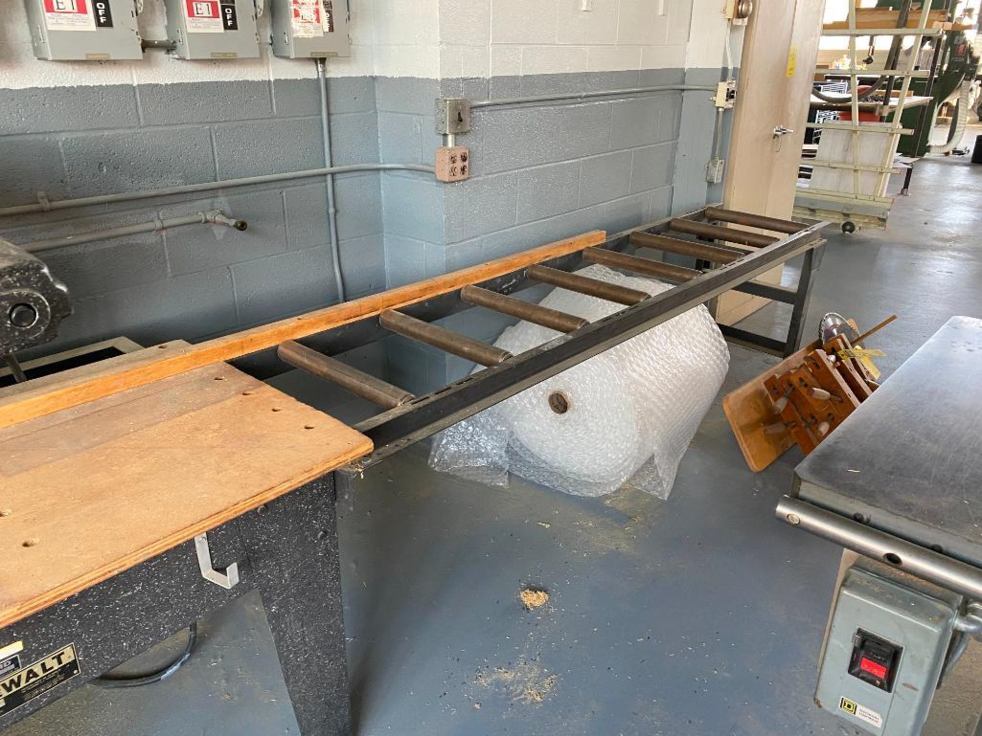 Dewalt Radial Arm Saw, Model 3526, Pre Feed Table, 8' X 17" Conveyor - Image 5 of 6