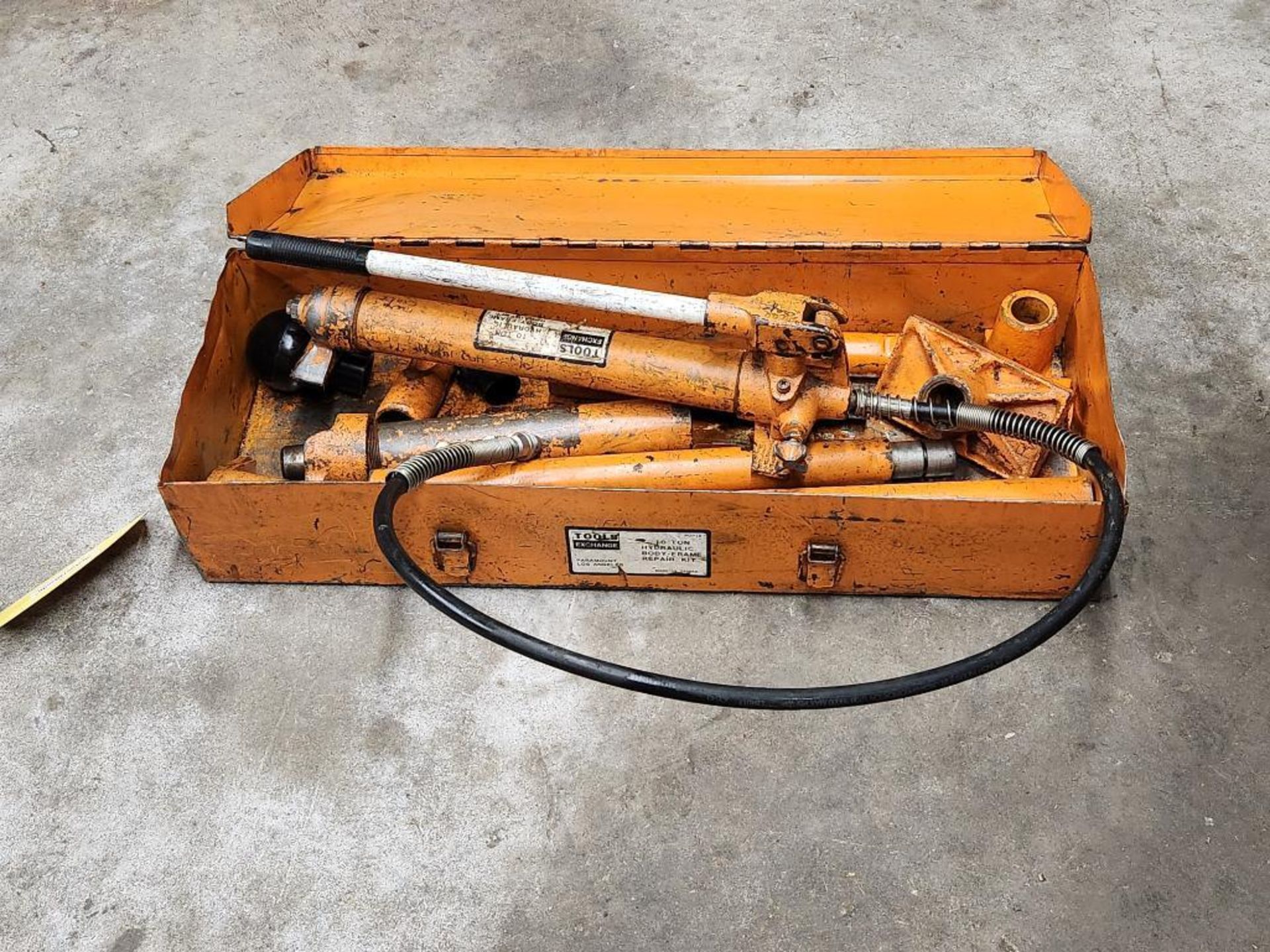 Hydraulic Hand Pump, 10-Ton, Assorted Attachments, w/ Case - Image 2 of 2