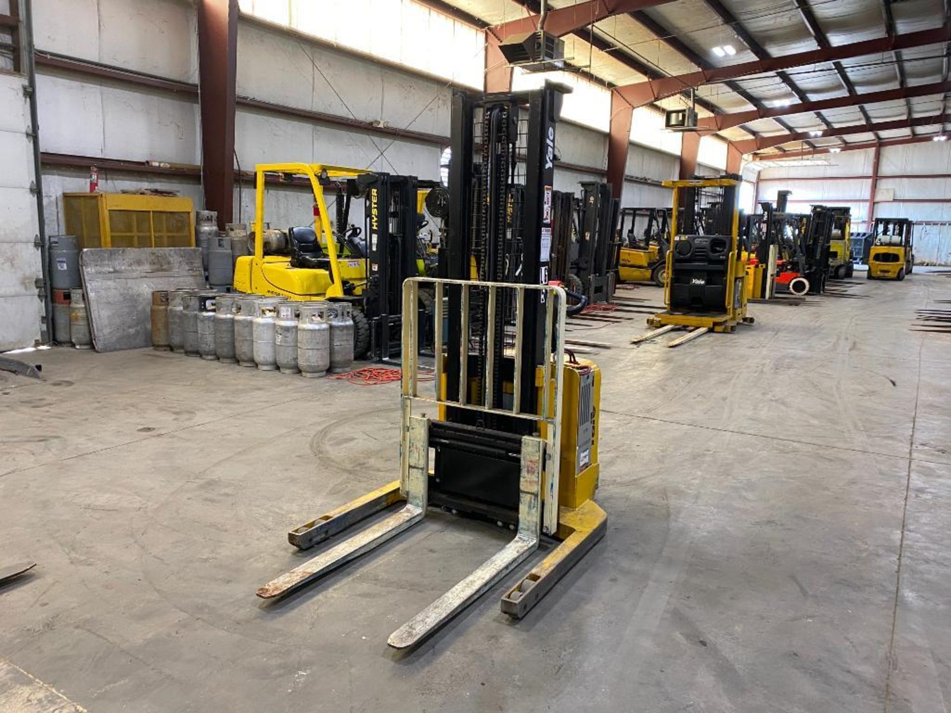 2015 Yale 4,000-LB. Capacity Walk Behind Forklift, Model MSW040SF, S/N B895N05255N, 24-Volt, 130", S - Image 4 of 5