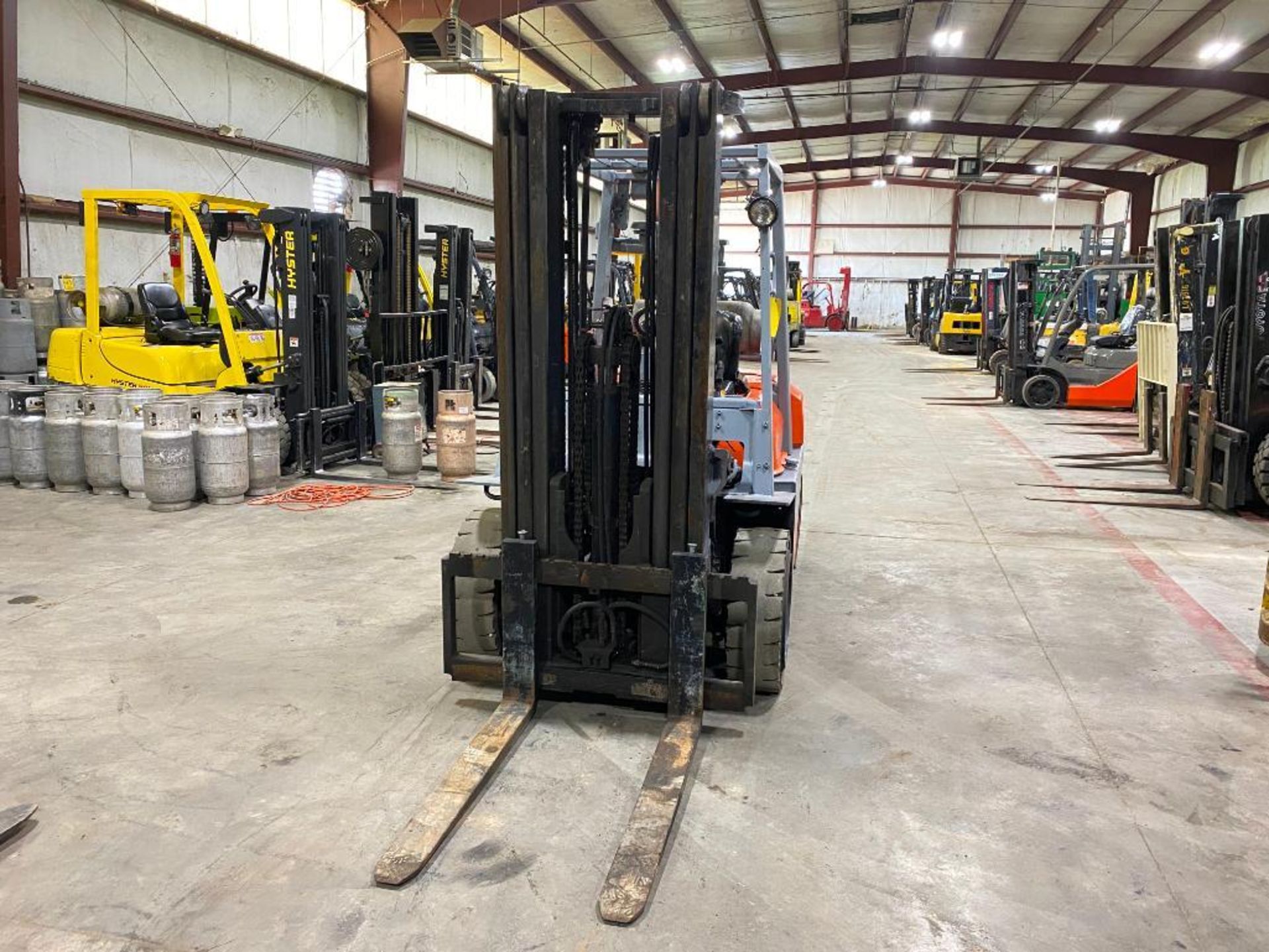 Toyota 7,000-LB. Capacity Forklift, Model 52-6FGU35, S/N 60514, Pneumatic Tires, Lever Shift Transmi - Image 4 of 5