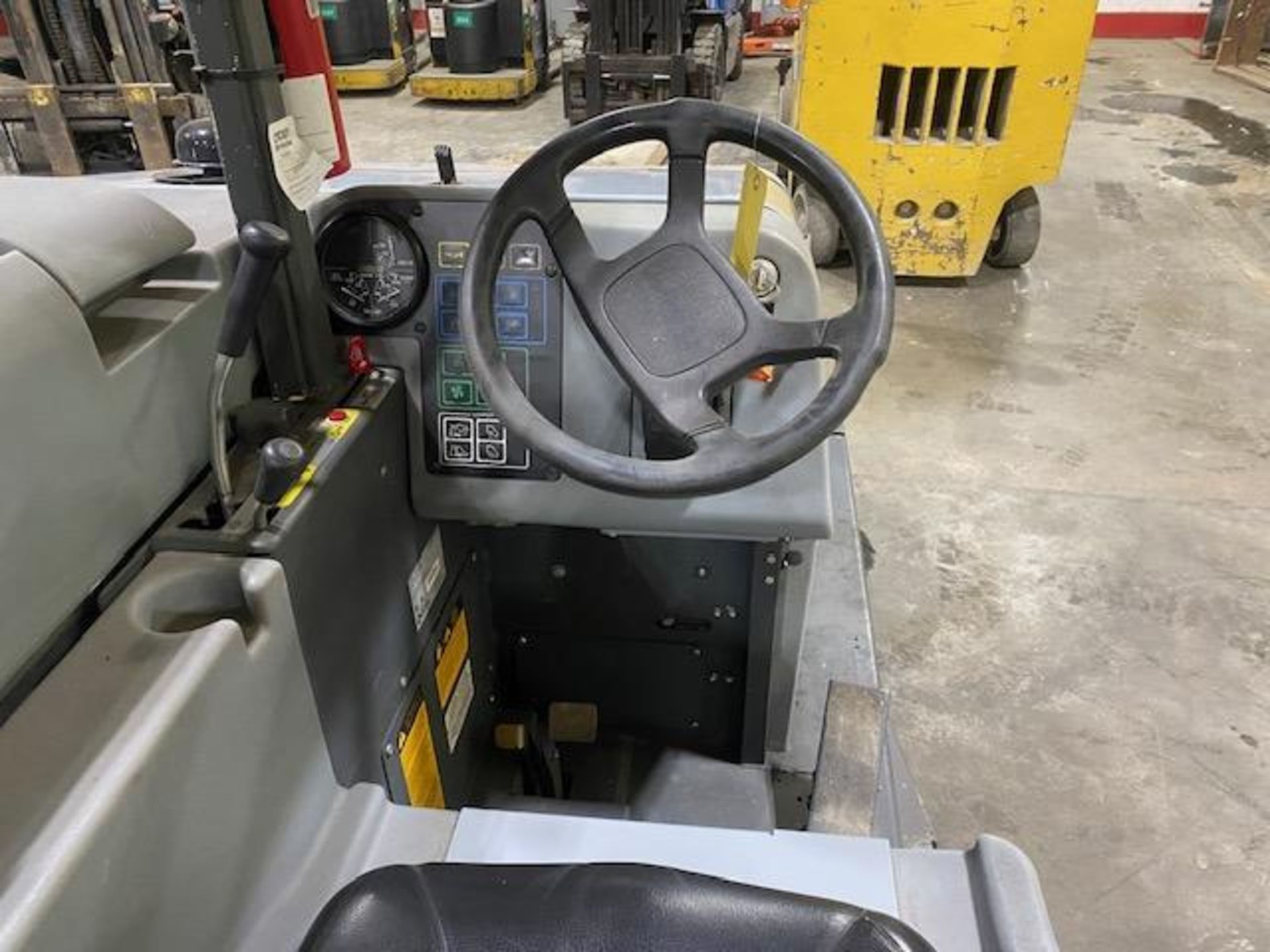 Advance Riding Floor Sweeper/Scrubber, Model CAPTOR 5400, S/N 1960757, LPG, 62" Path, GVW 4,240, 4,9 - Image 5 of 5