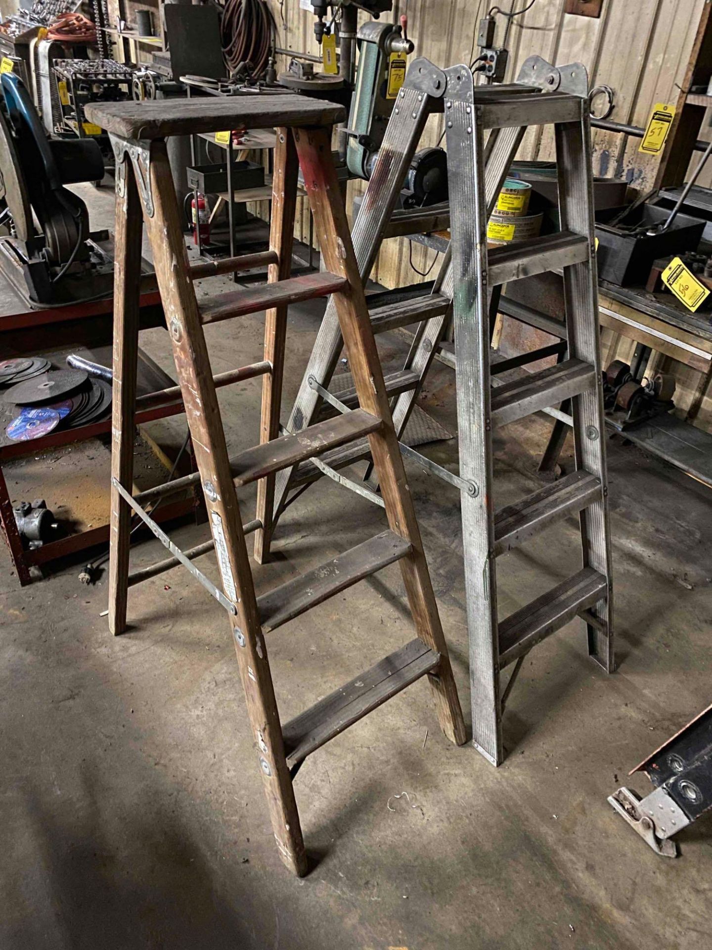 (2) 5’ Ladders: (1) Aluminum & (1) Wood - Image 2 of 2