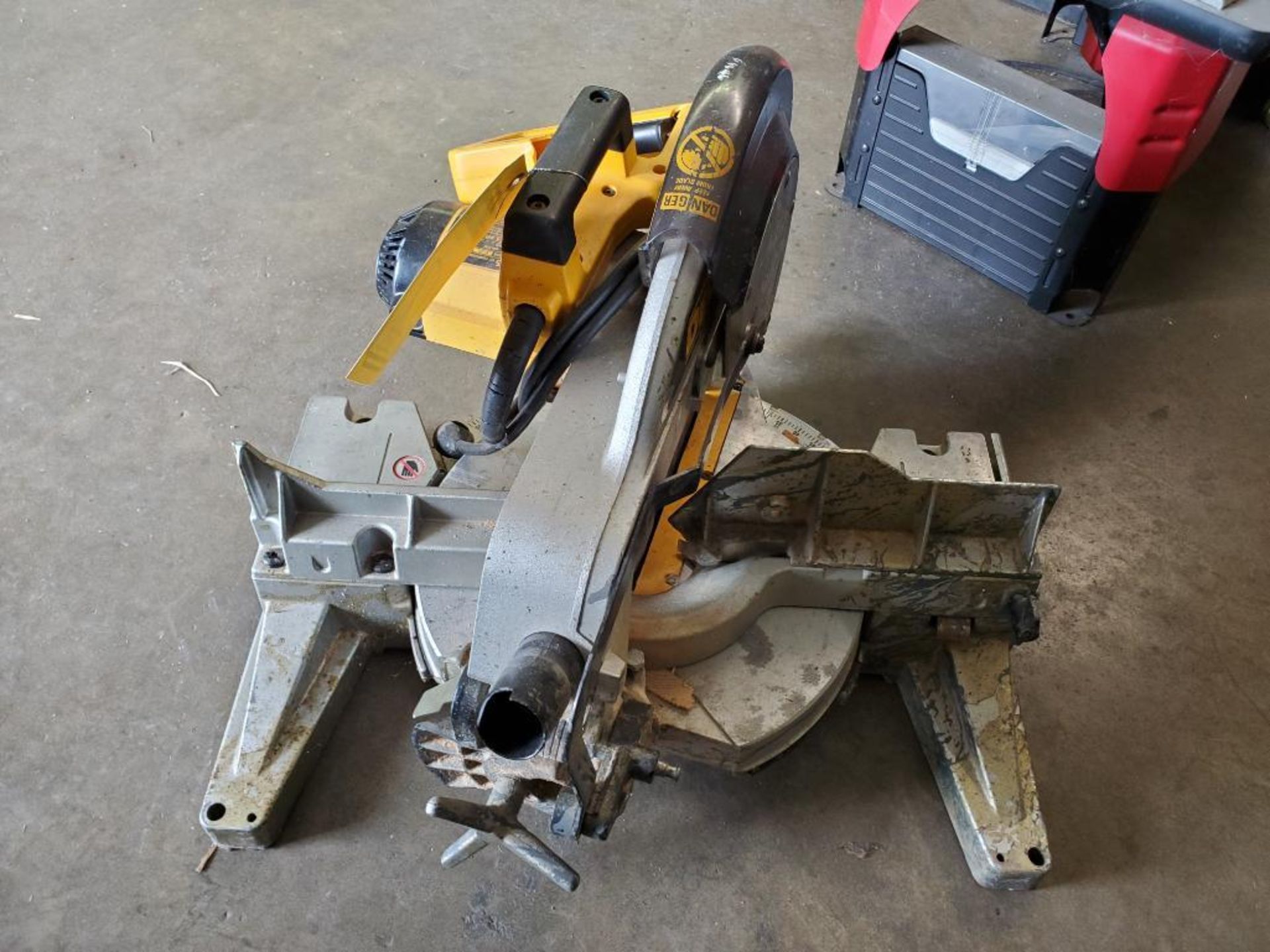 Dewalt 12" Miter Saw, Model DW075 - Image 5 of 7