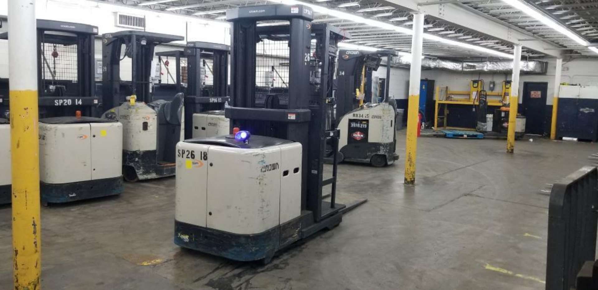 { Choice of lots: 104, 105 } 2018 Crown SP 3500 Series Electric Stock ...